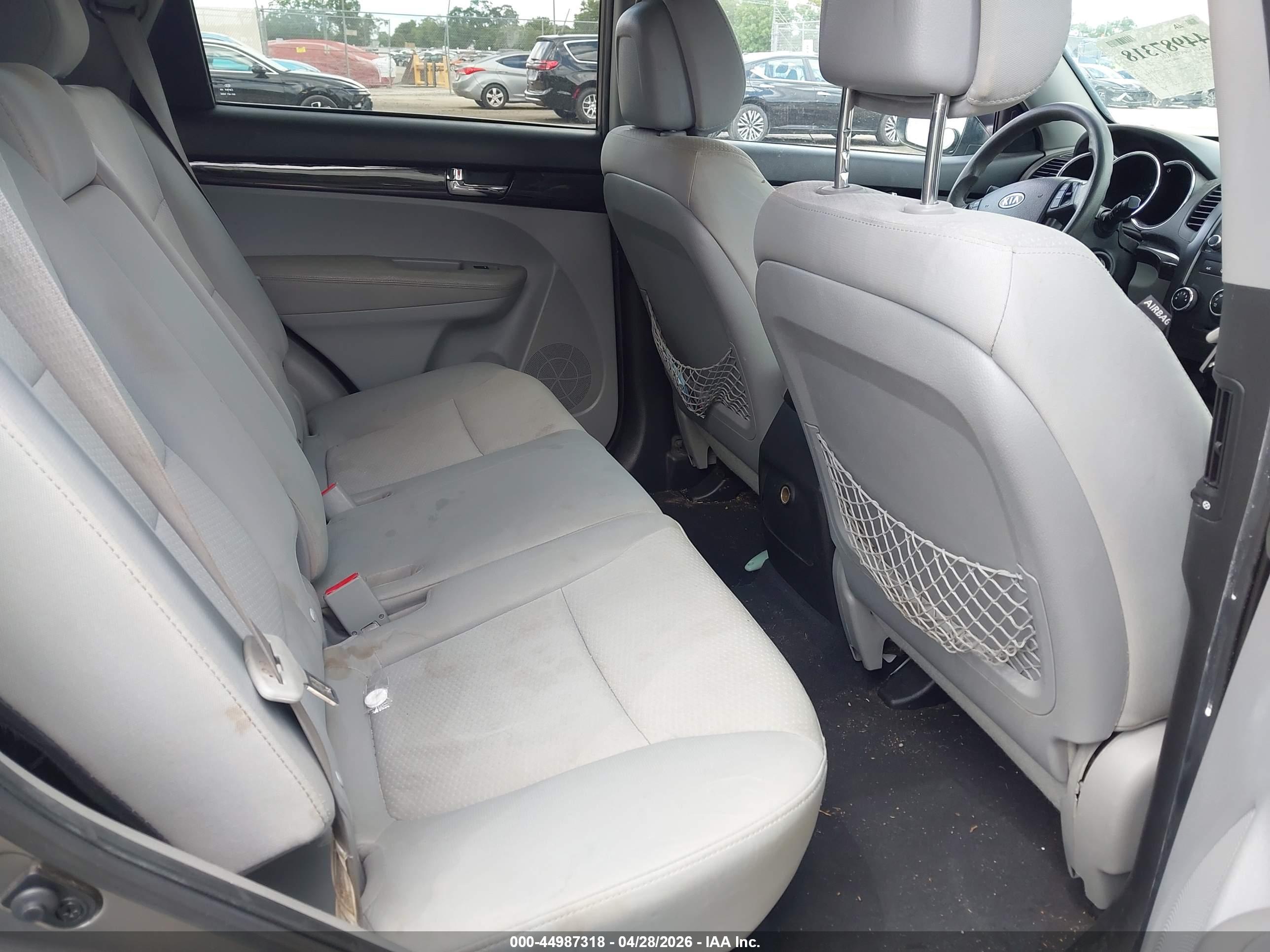 KIA SORENTO image 8