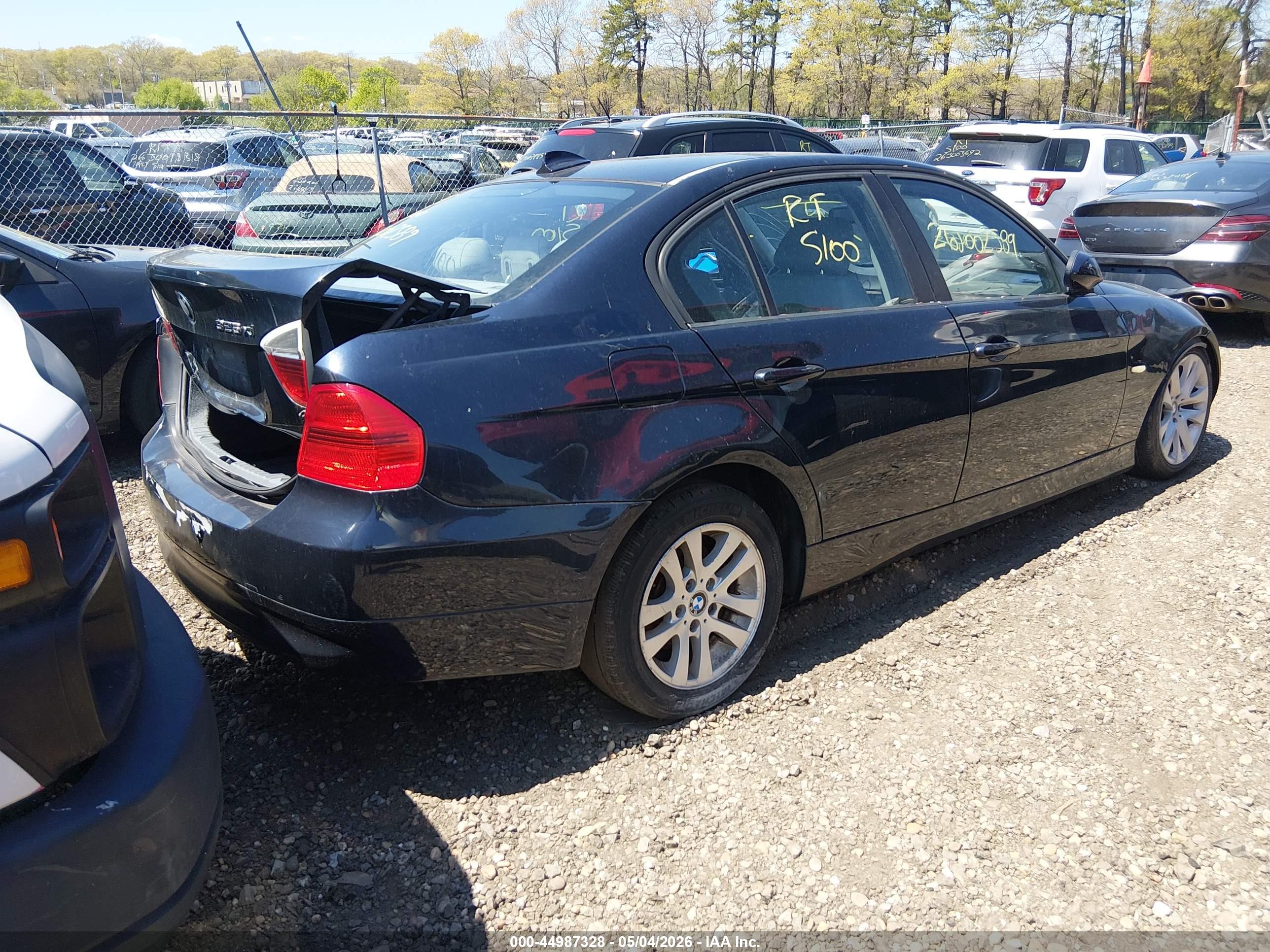 BMW 325XI image 4