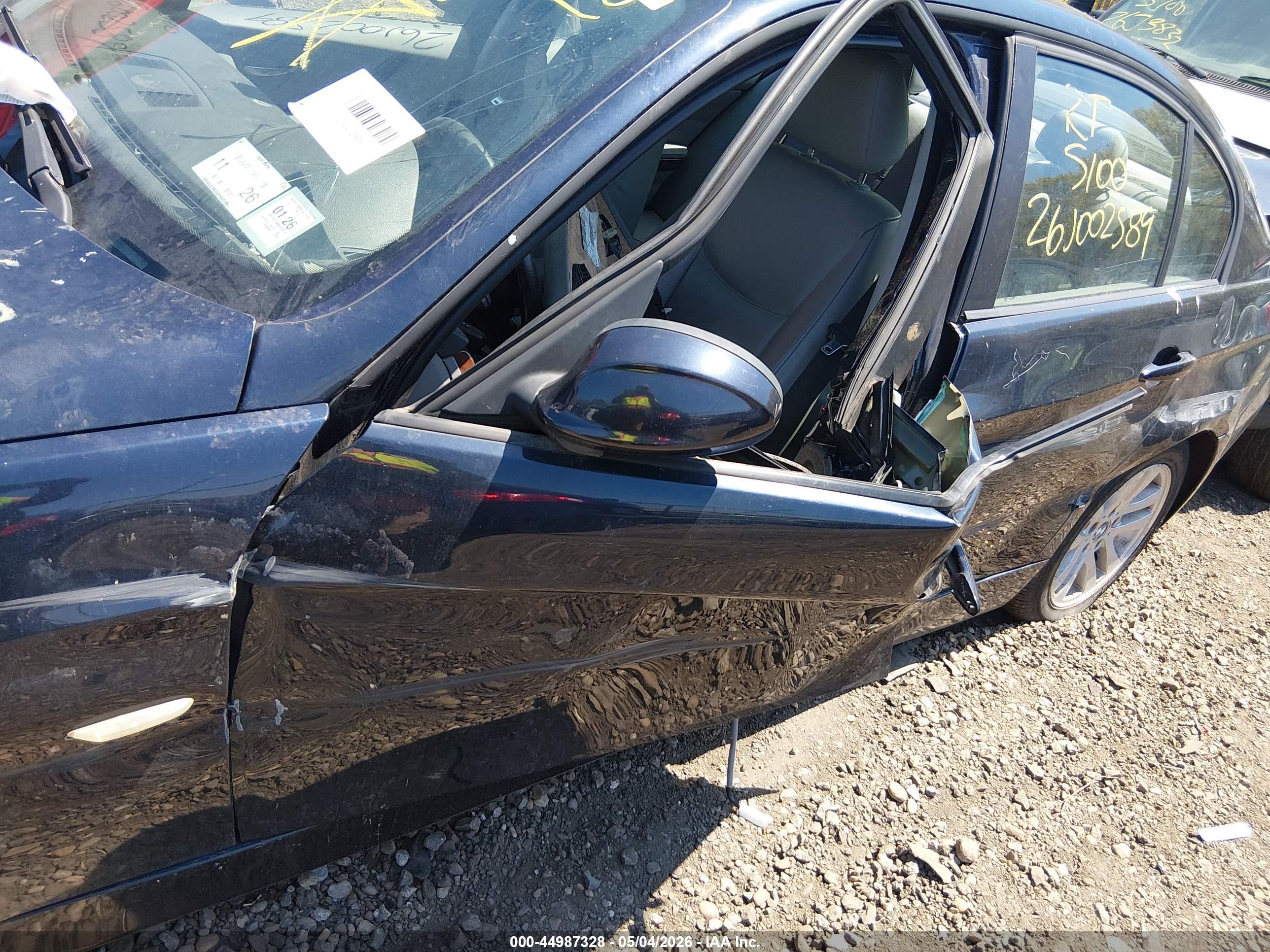 BMW 325XI image 6