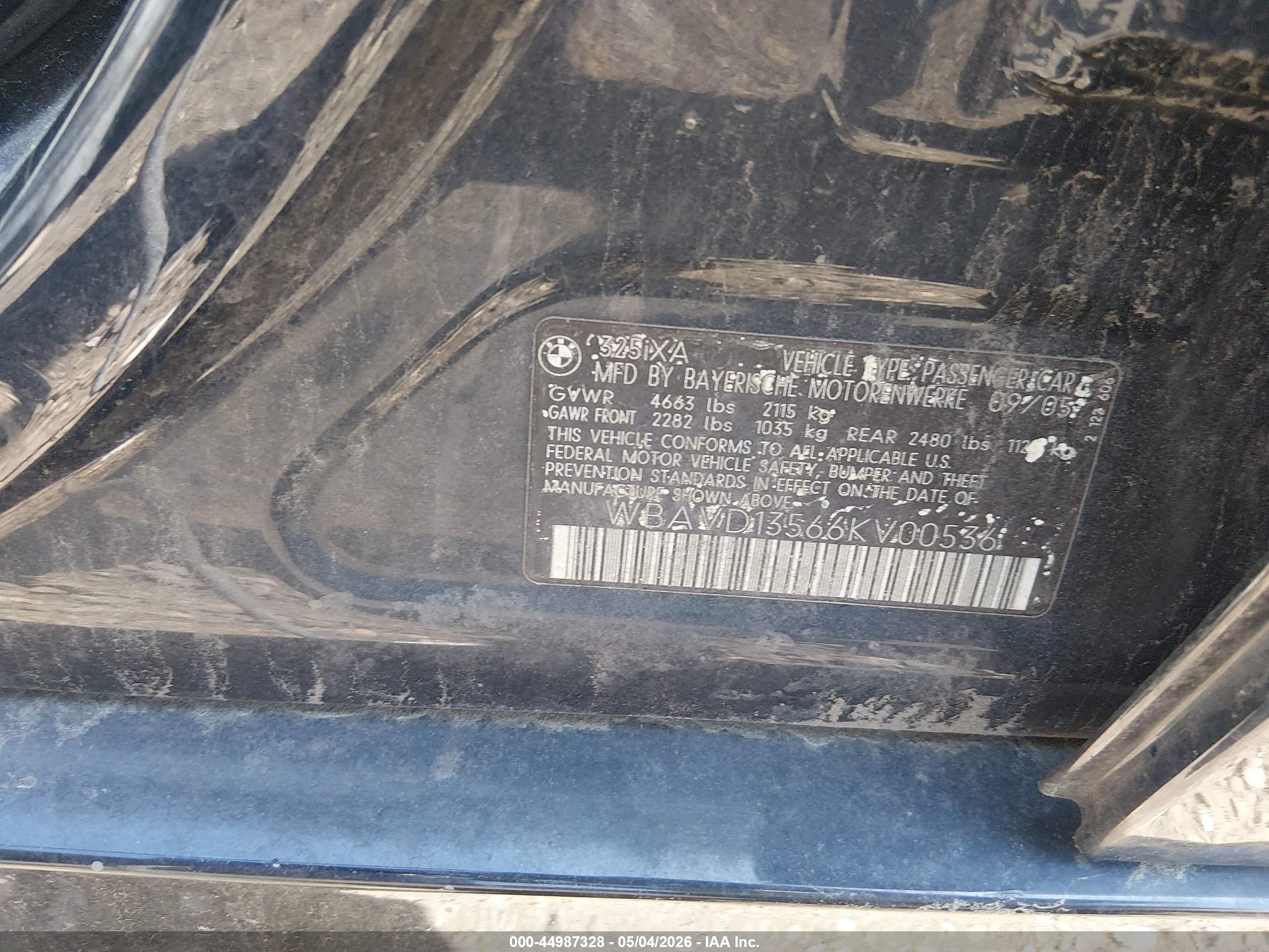 BMW 325XI image 9