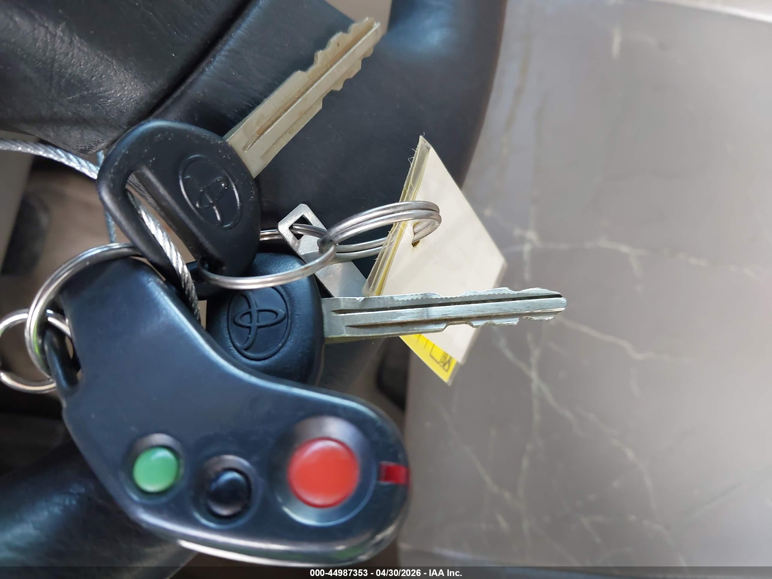 TOYOTA RAV4 image 11