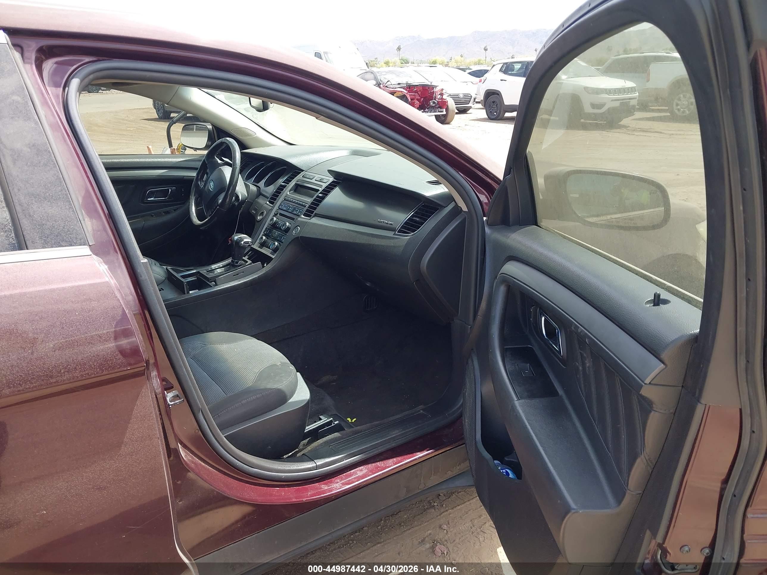FORD TAURUS image 5