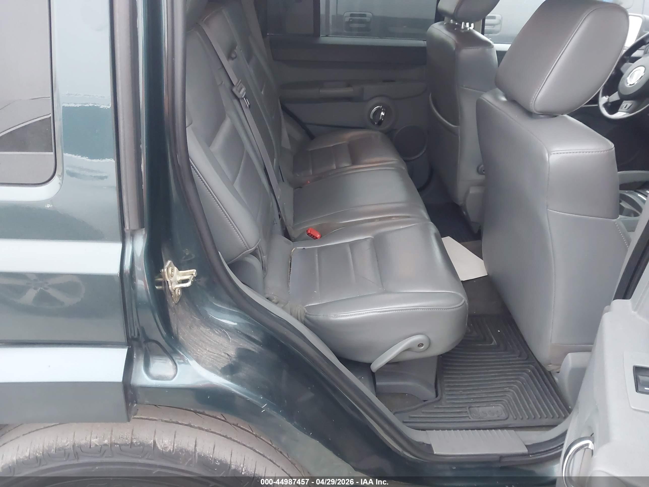 JEEP COMMANDER image 8