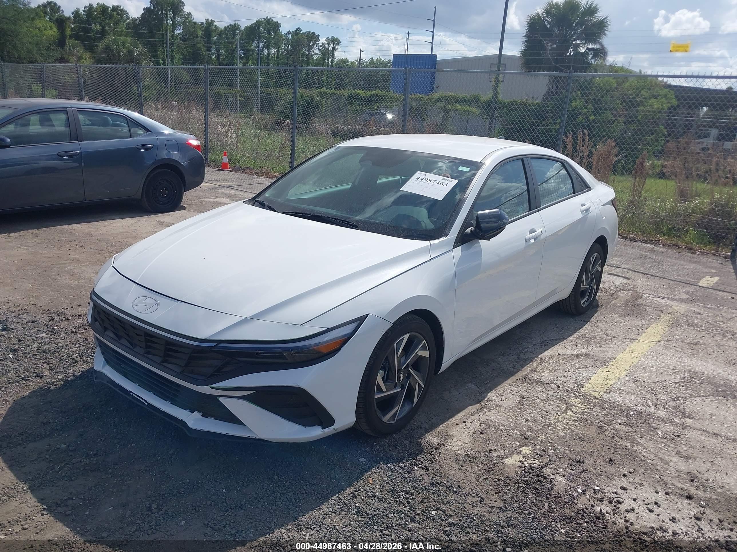 HYUNDAI ELANTRA image 2