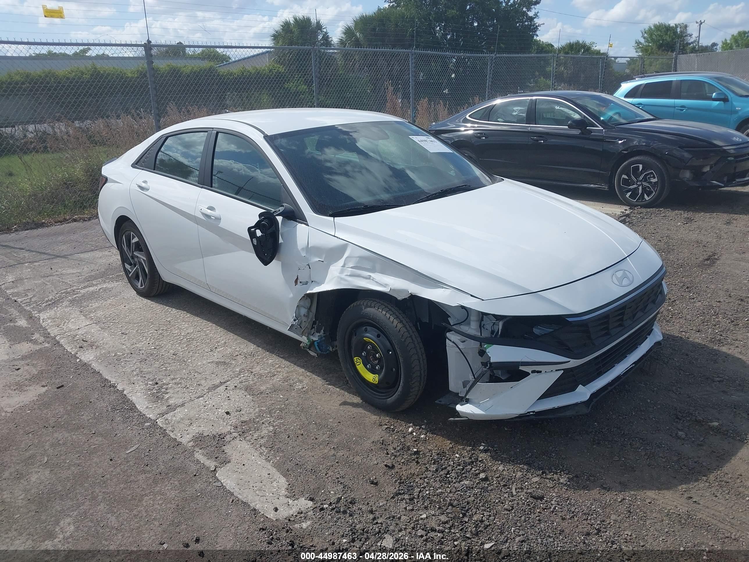 HYUNDAI ELANTRA image 6