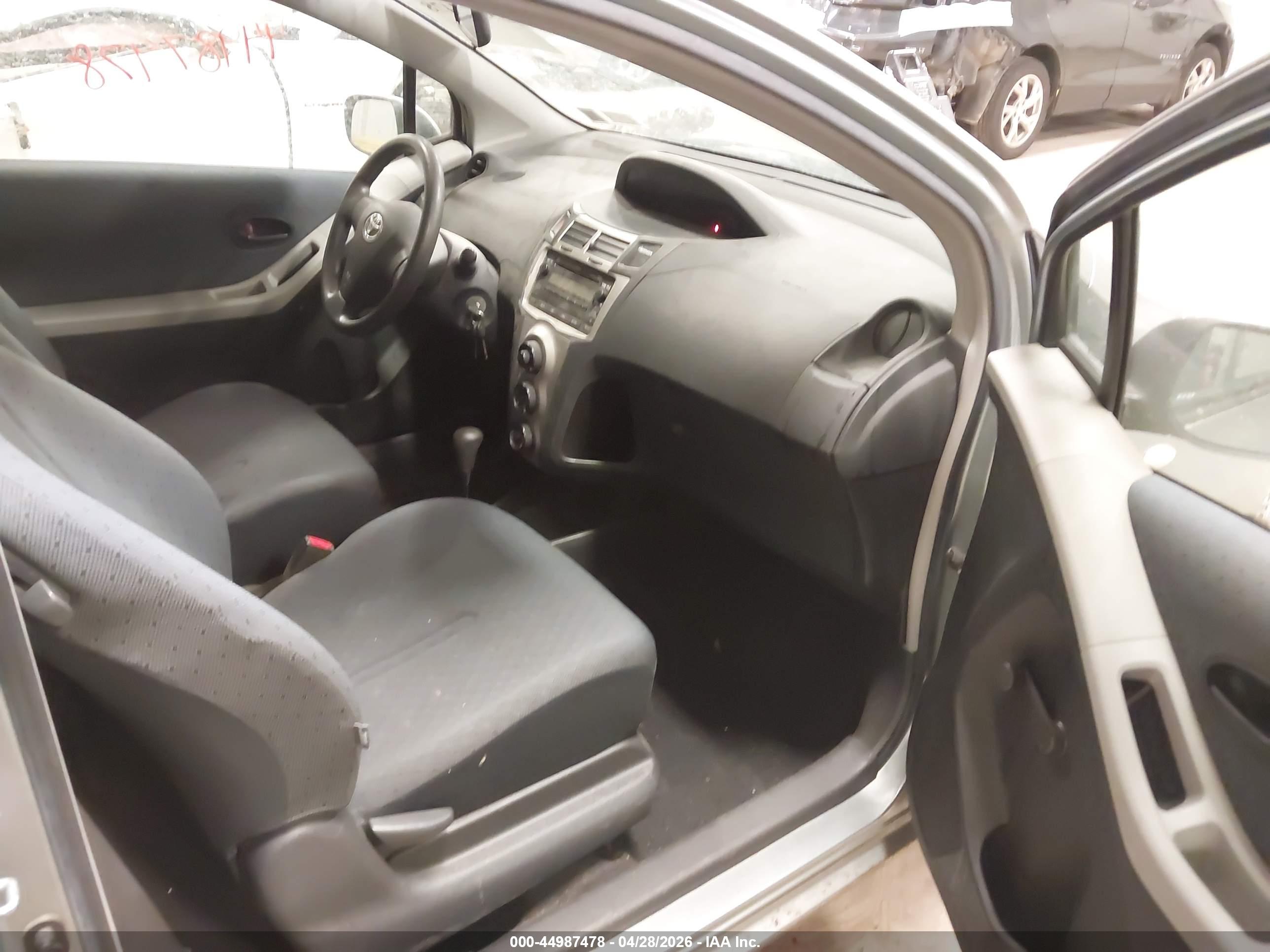 TOYOTA YARIS image 5