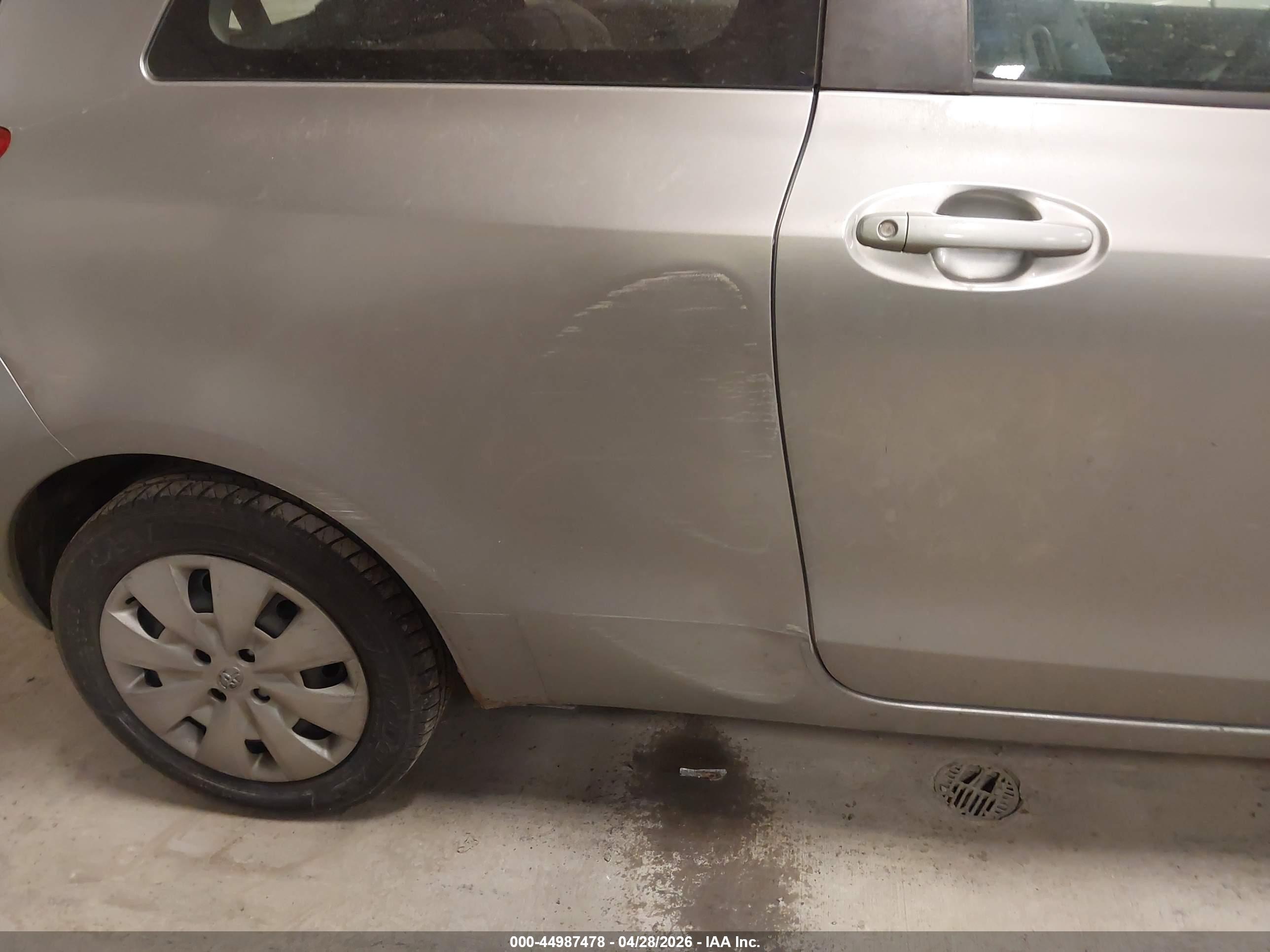 TOYOTA YARIS image 6
