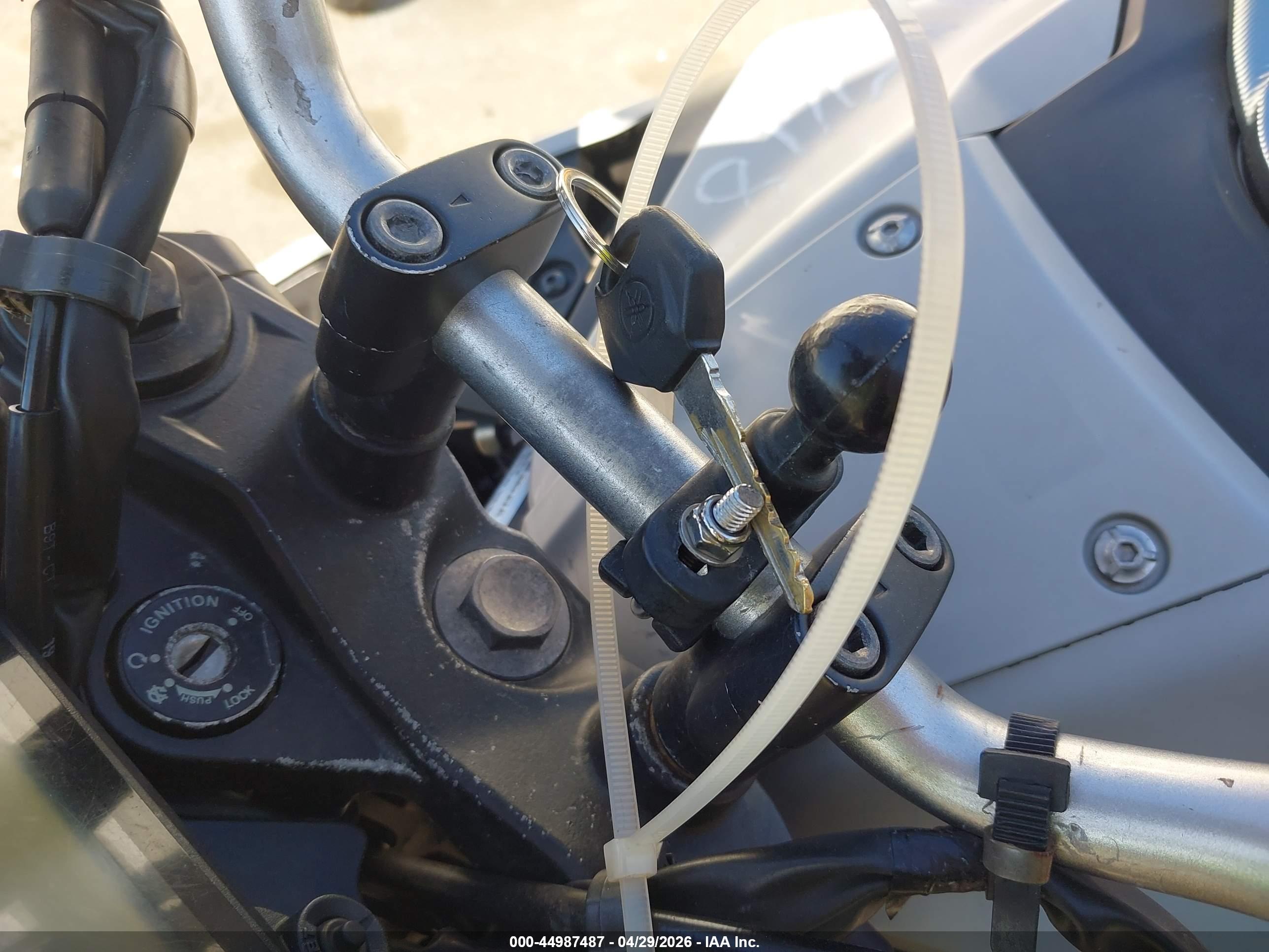 YAMAHA MT-03 image 11