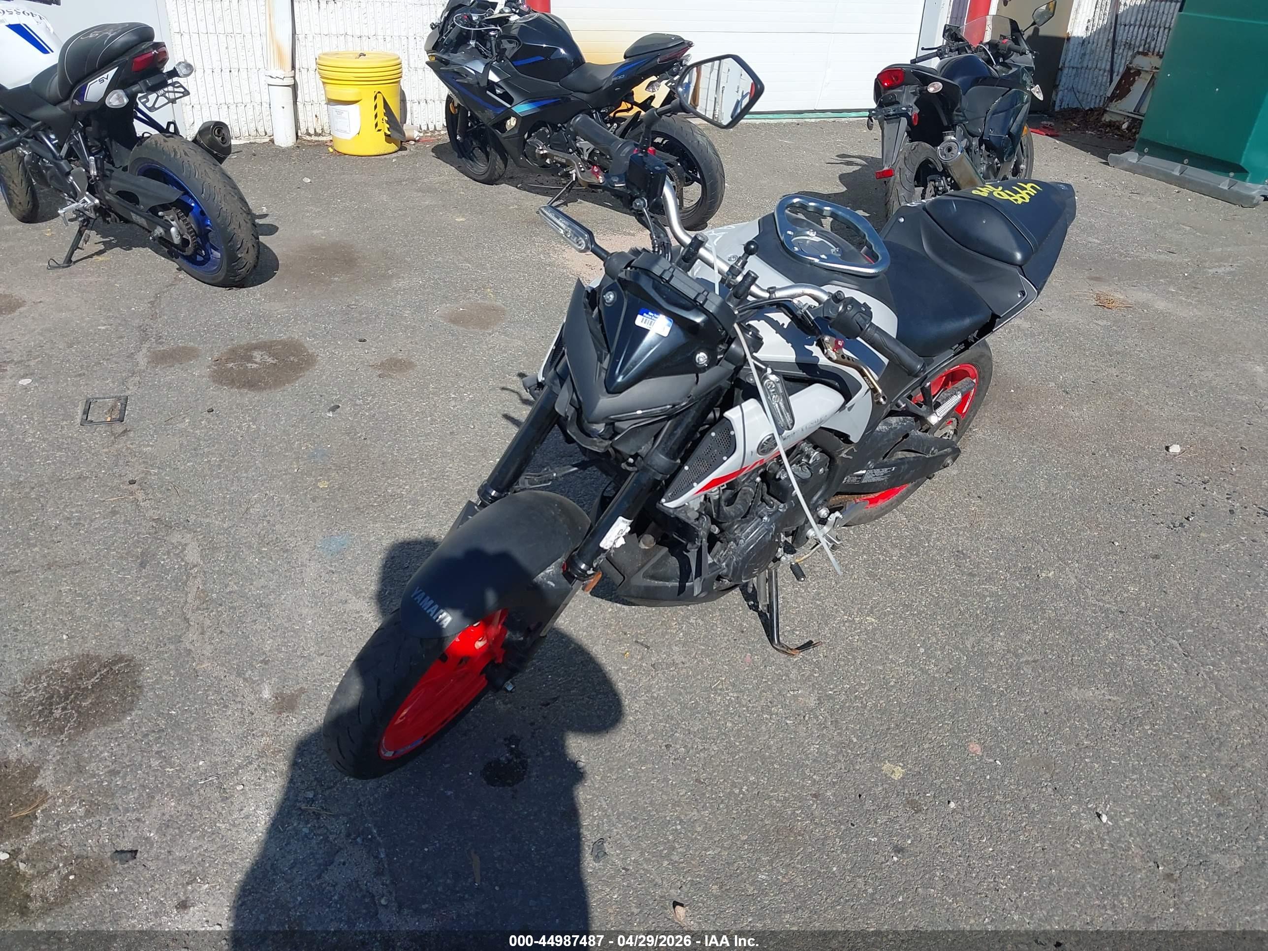 YAMAHA MT-03 image 2
