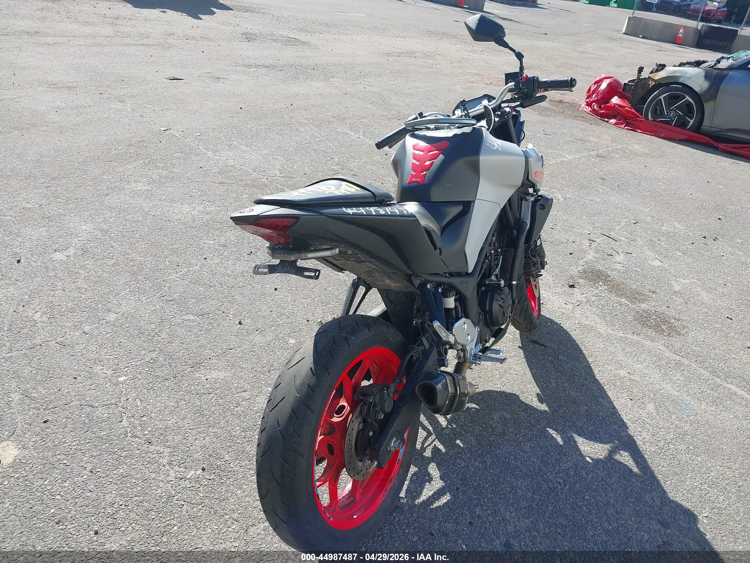 YAMAHA MT-03 image 4