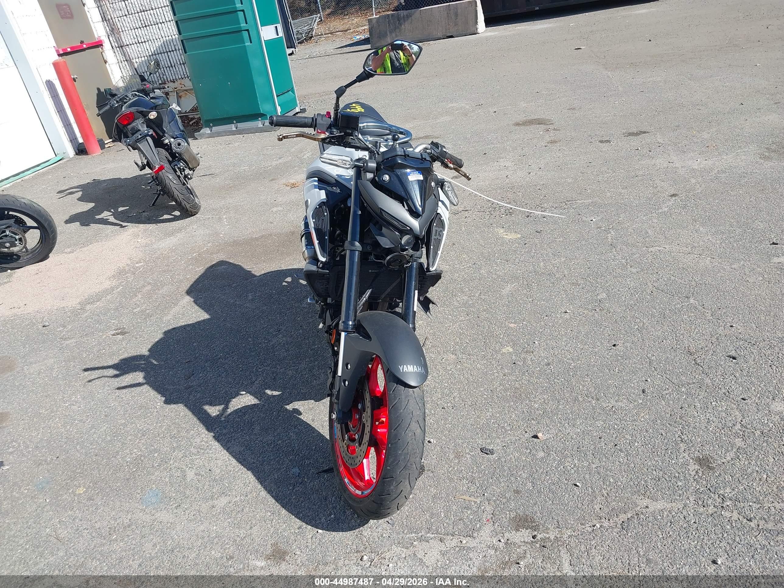YAMAHA MT-03 image 5