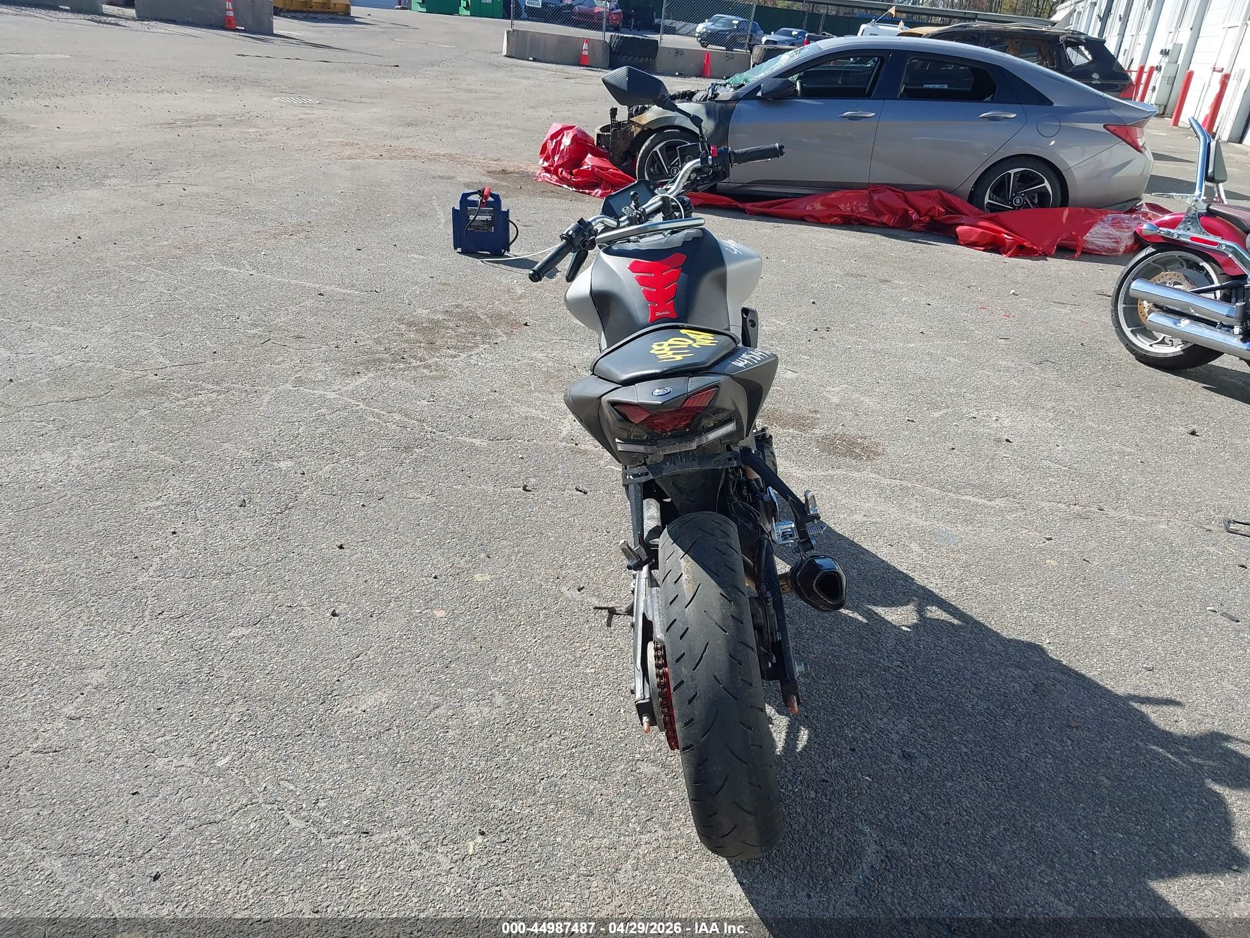 YAMAHA MT-03 image 6