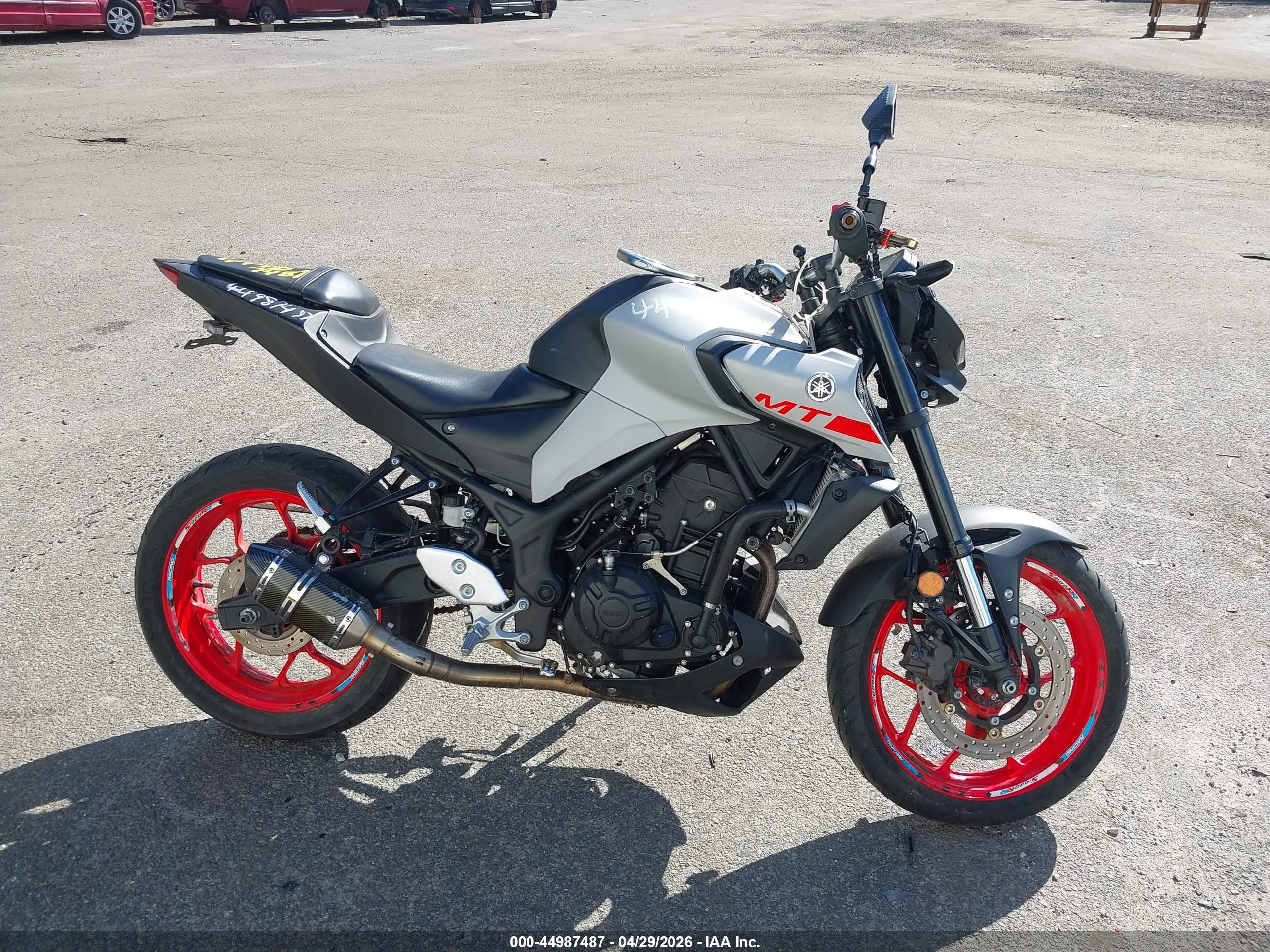 YAMAHA MT-03 image 8