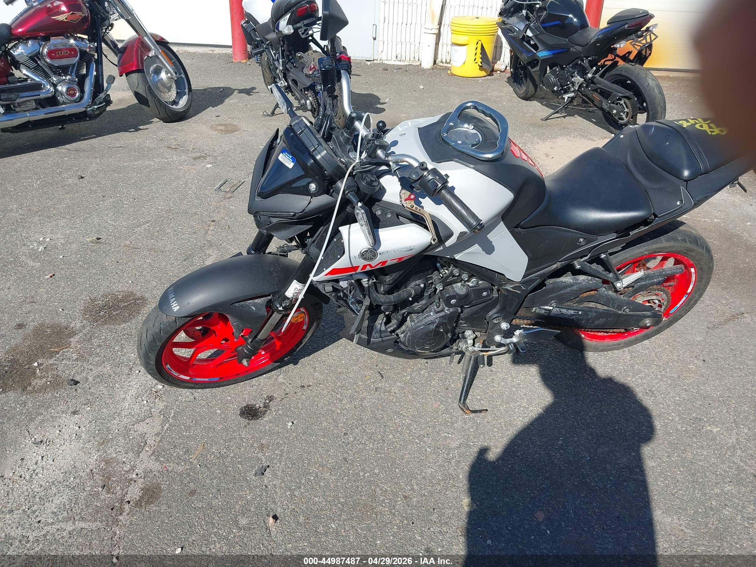 YAMAHA MT-03 image 9