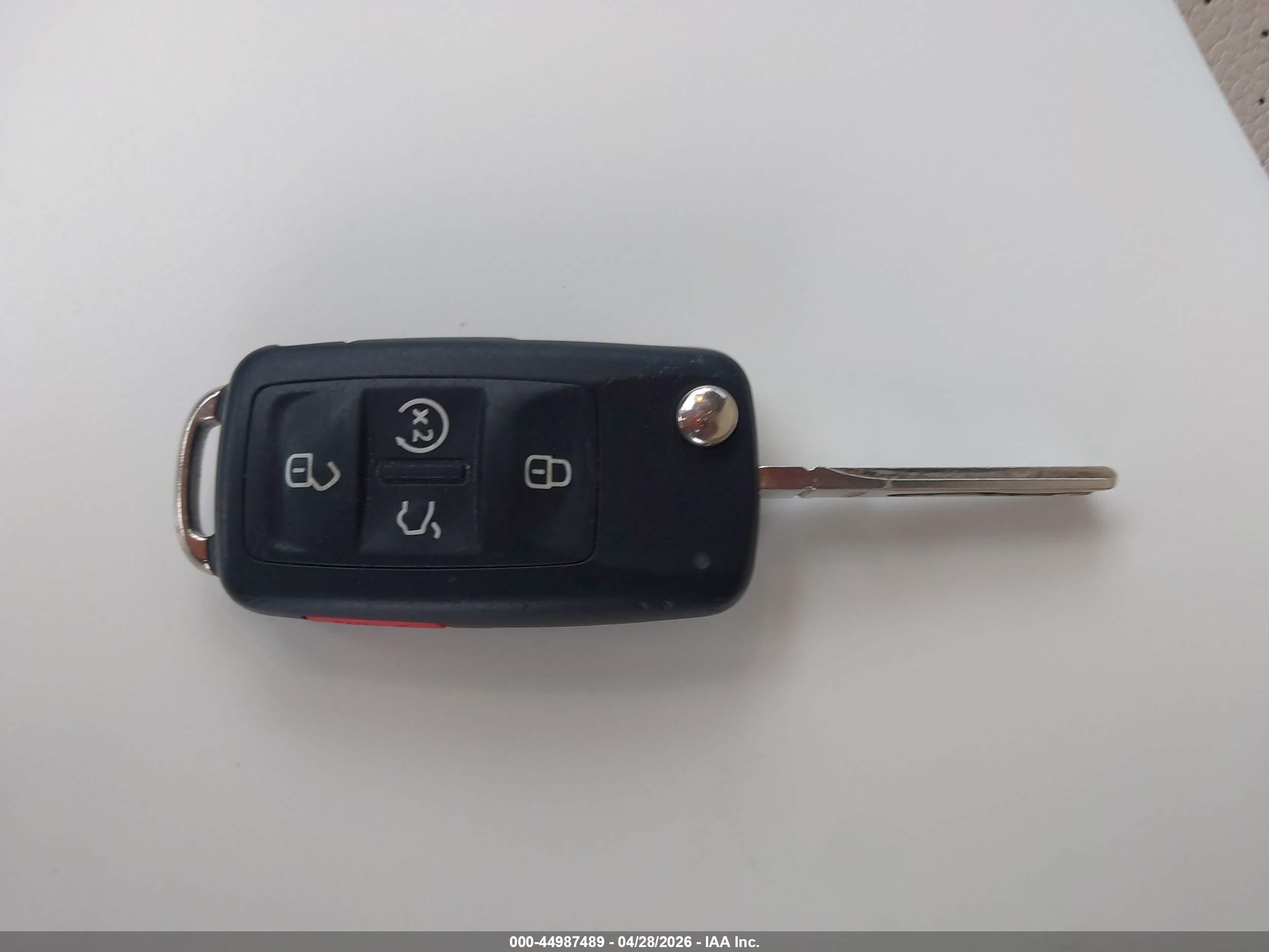 VOLKSWAGEN PASSAT image 11