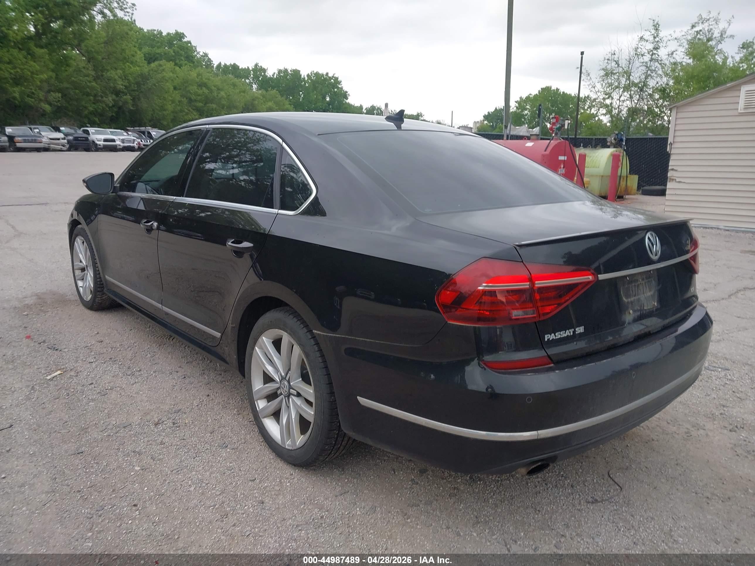 VOLKSWAGEN PASSAT image 3