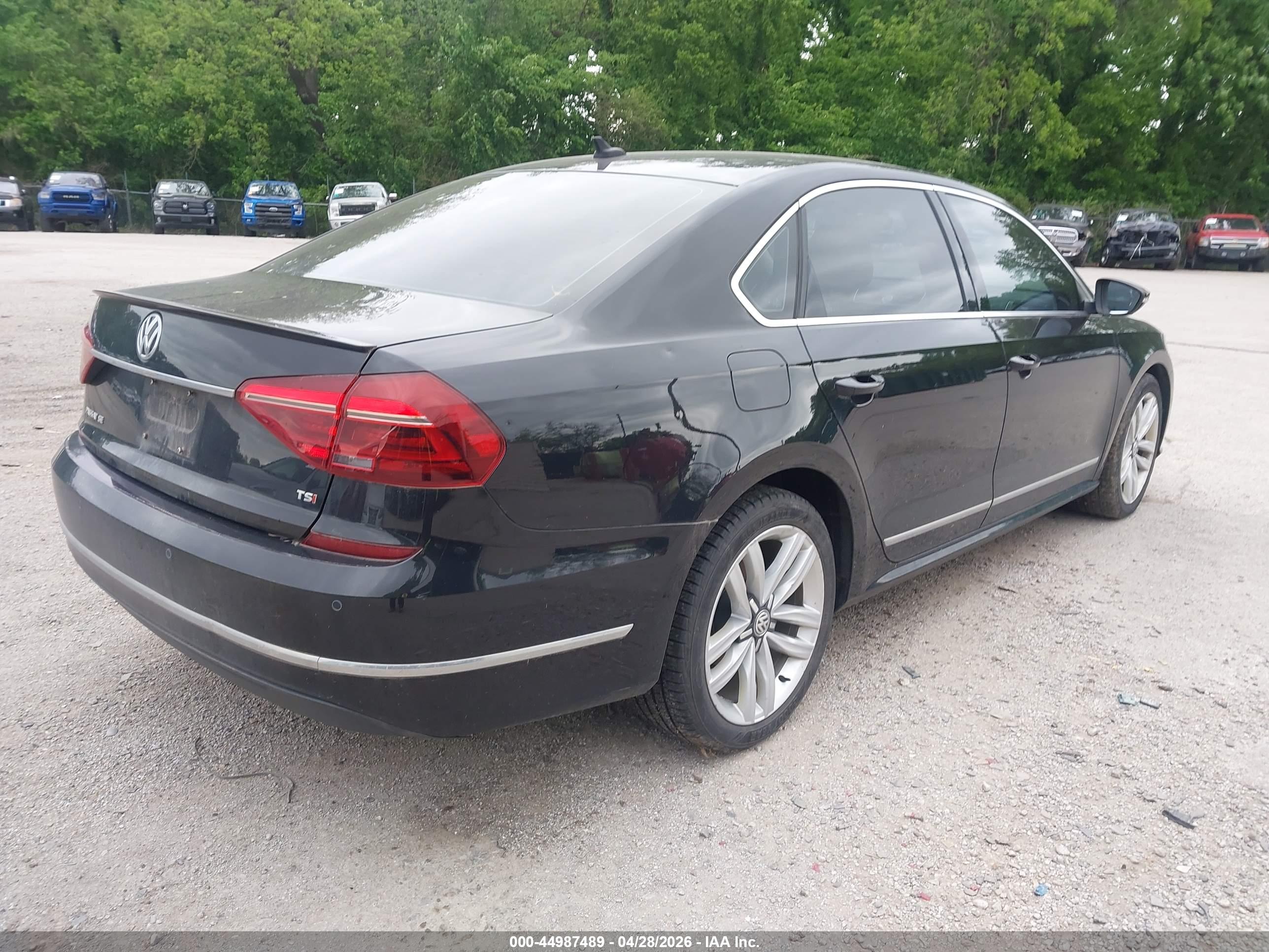 VOLKSWAGEN PASSAT image 4