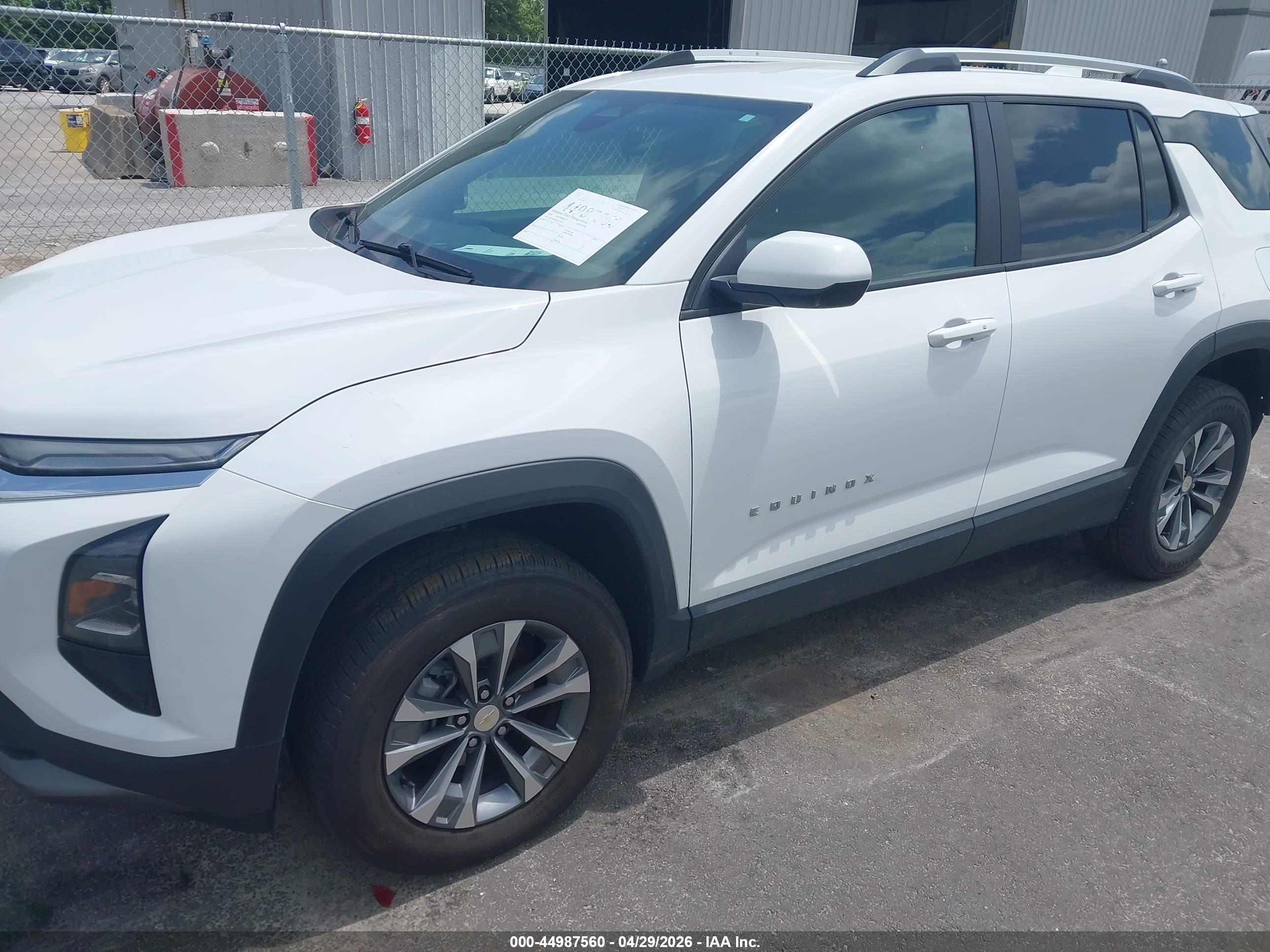 CHEVROLET EQUINOX image 2
