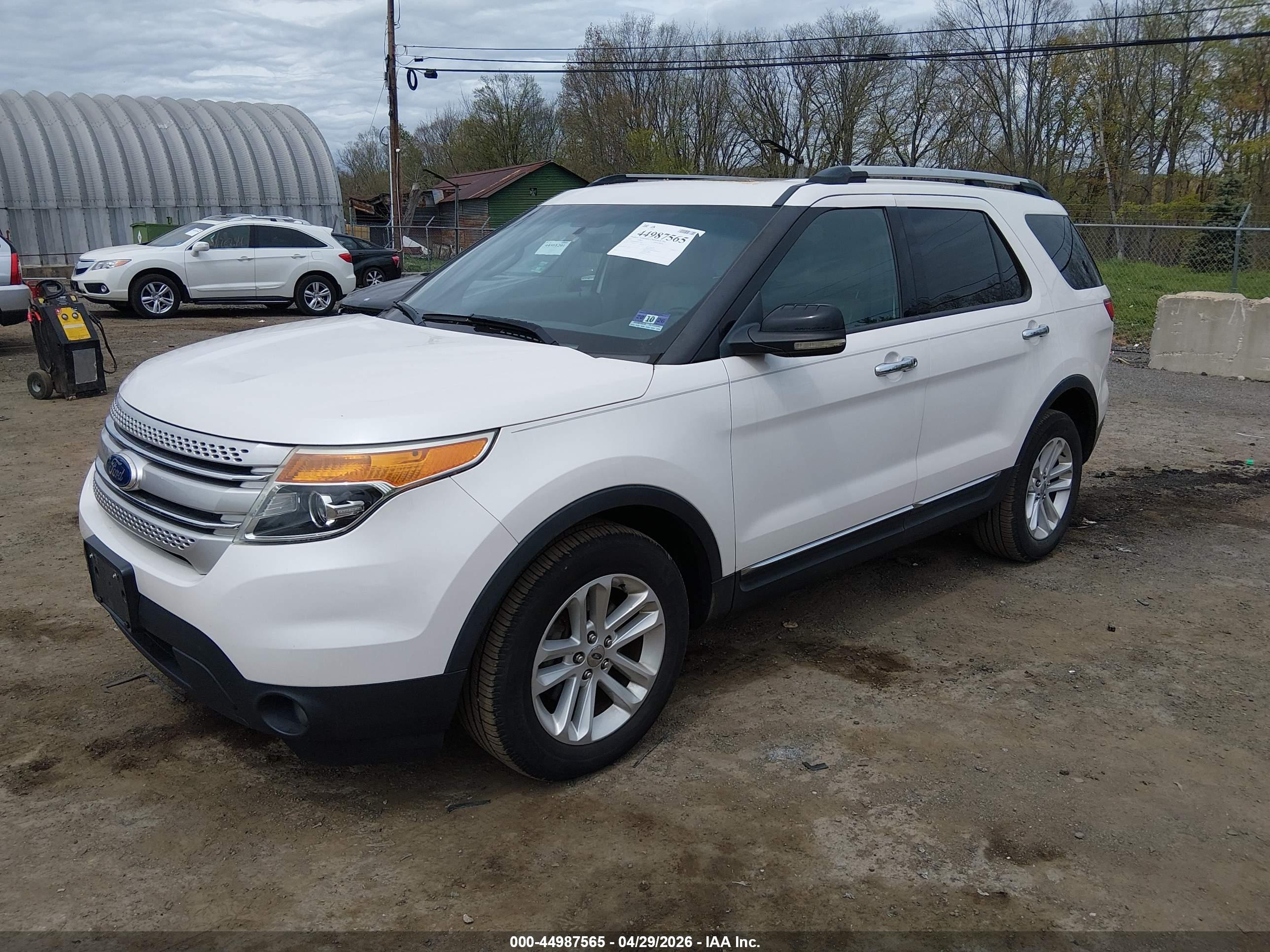 FORD EXPLORER image 2