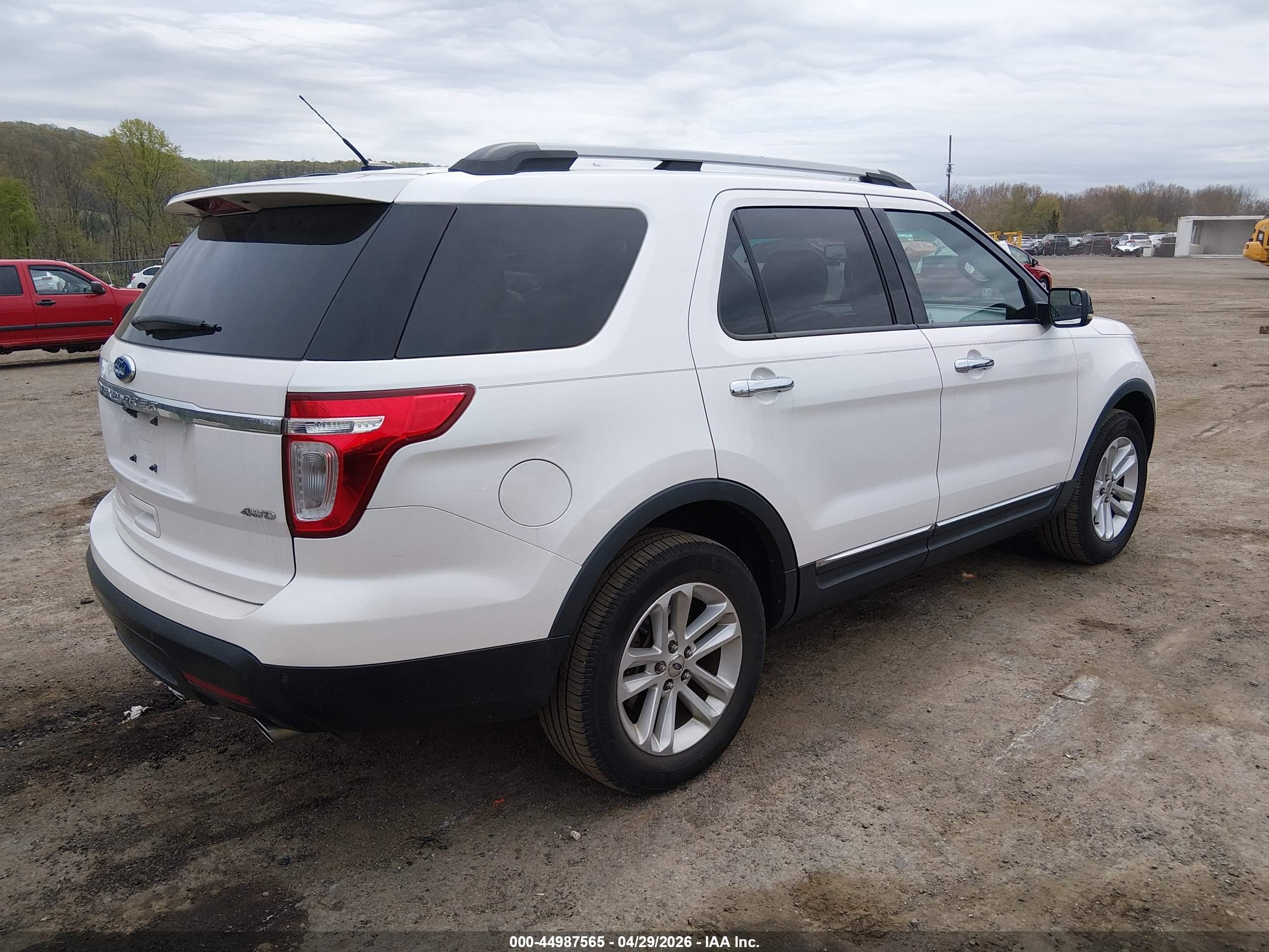 FORD EXPLORER image 4