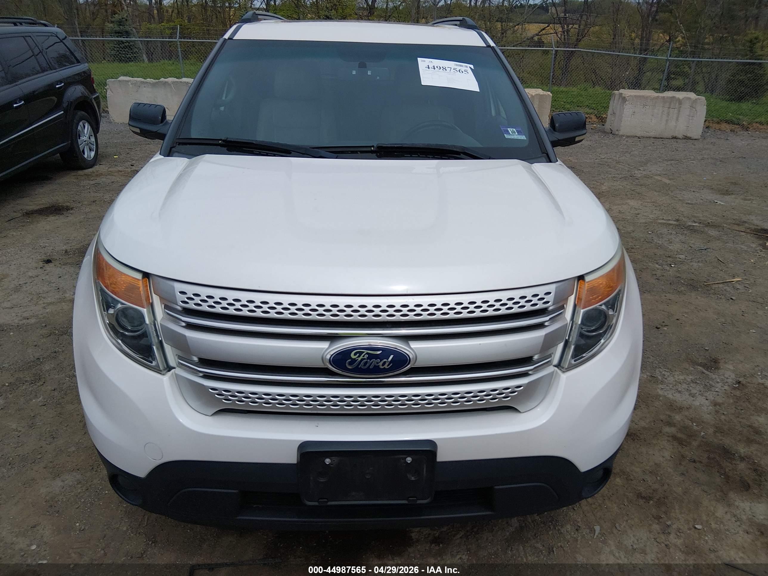 FORD EXPLORER image 6