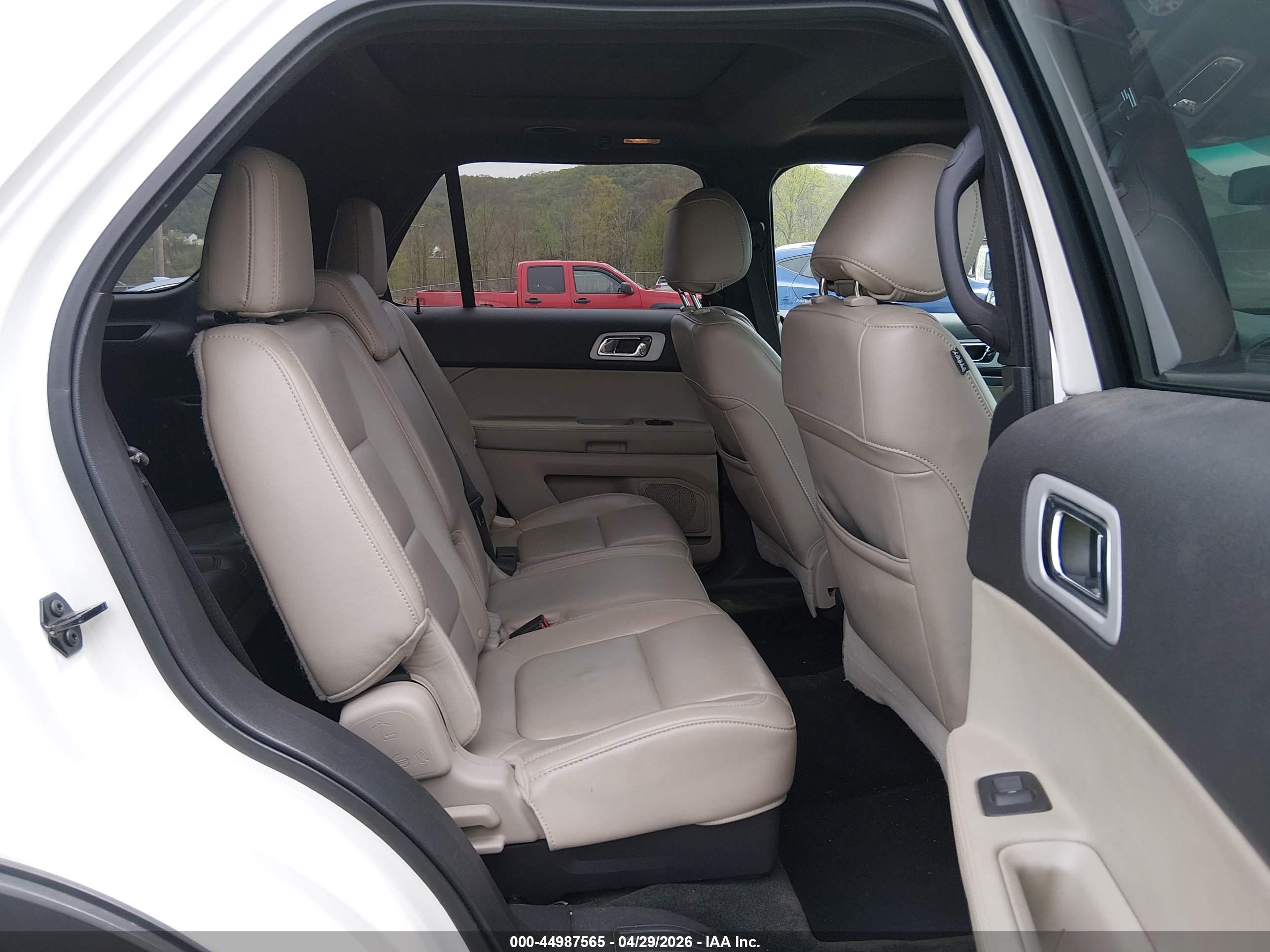 FORD EXPLORER image 8
