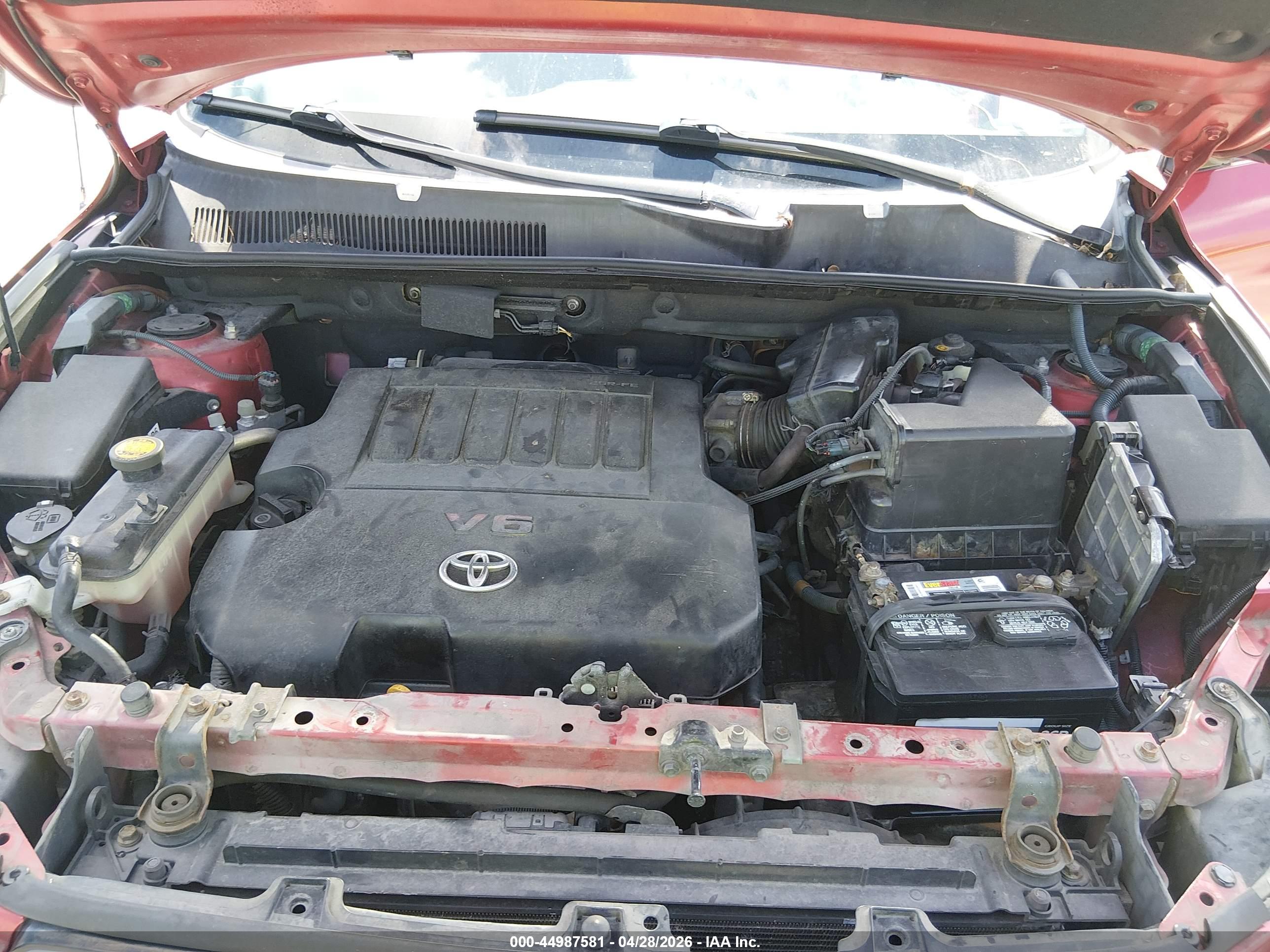 TOYOTA RAV4 image 10