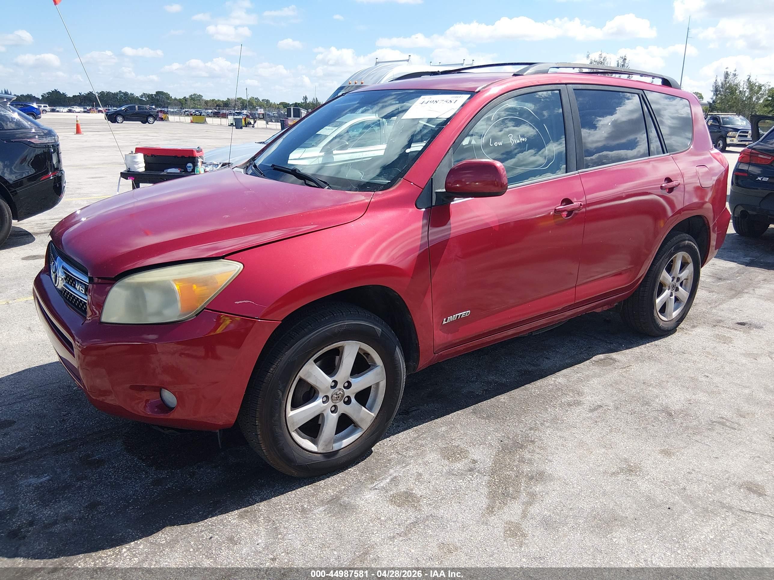 TOYOTA RAV4 image 2