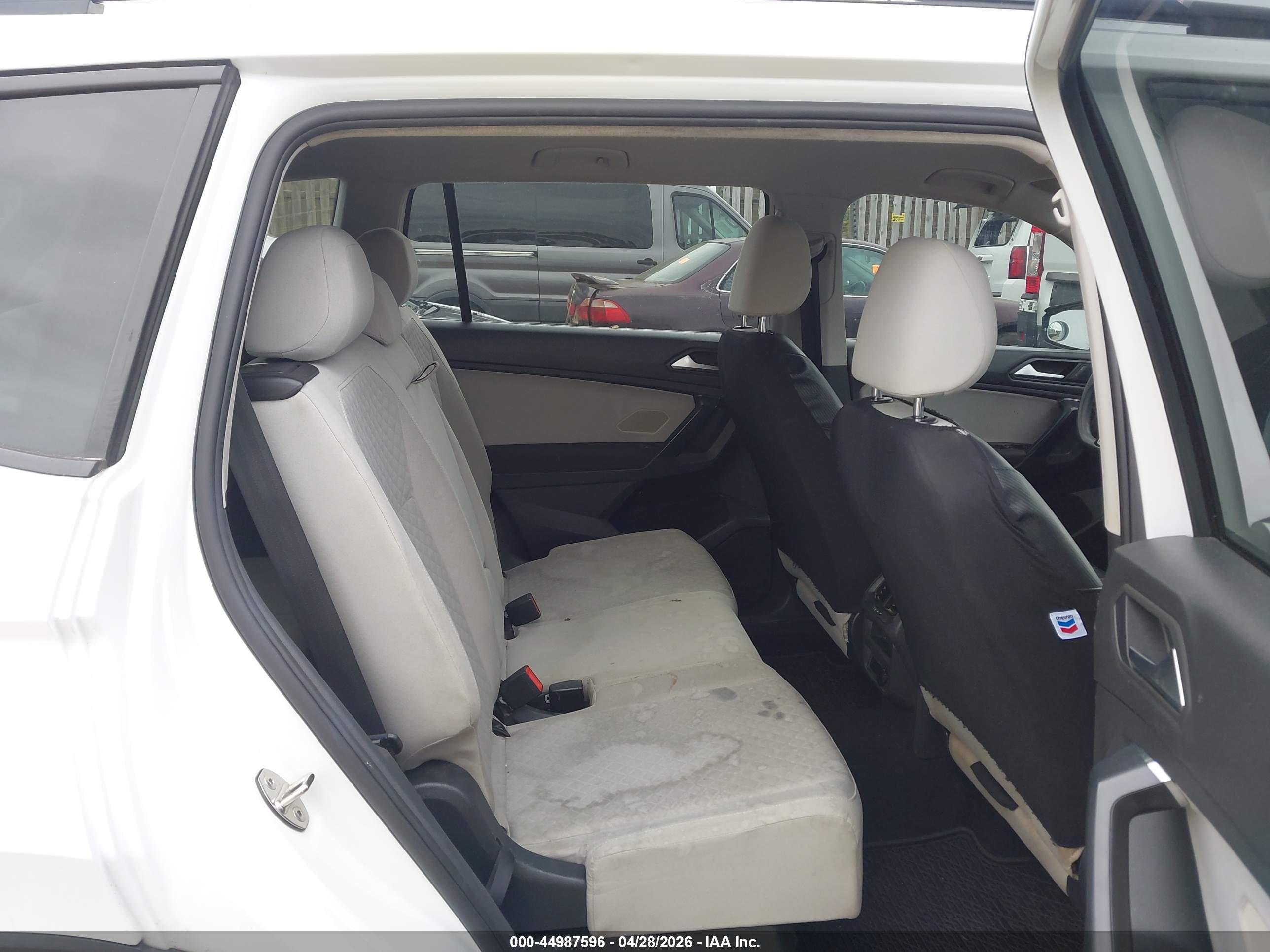 VOLKSWAGEN TIGUAN image 8