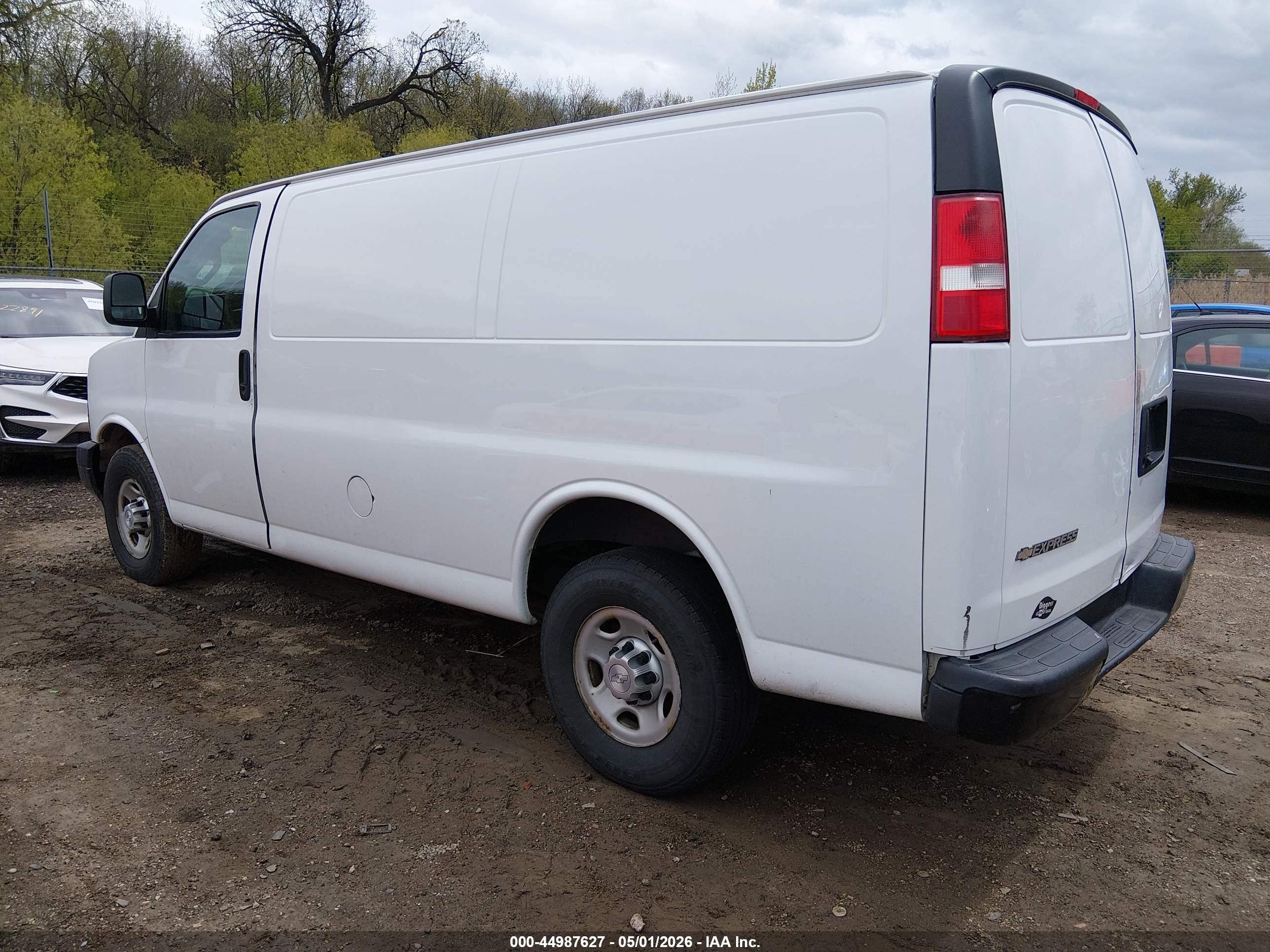CHEVROLET EXPRESS image 3