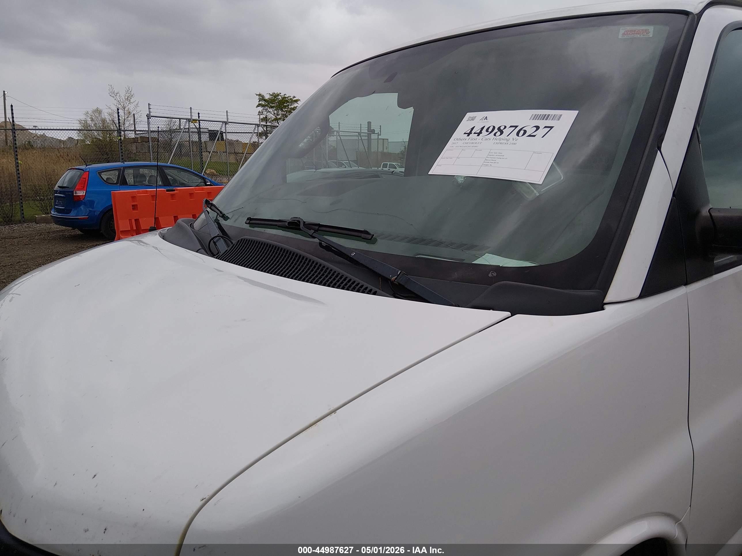 CHEVROLET EXPRESS image 6