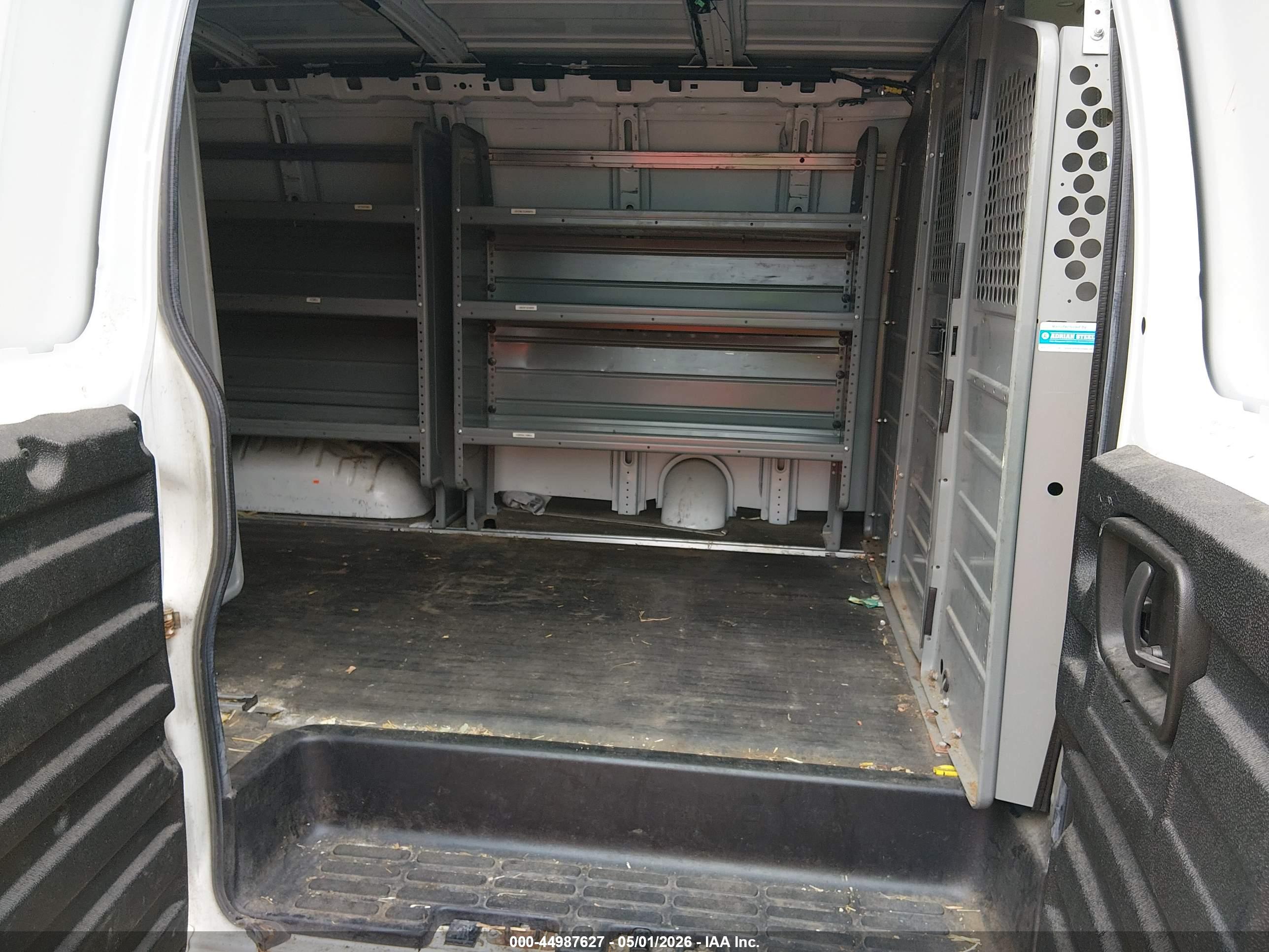 CHEVROLET EXPRESS image 8