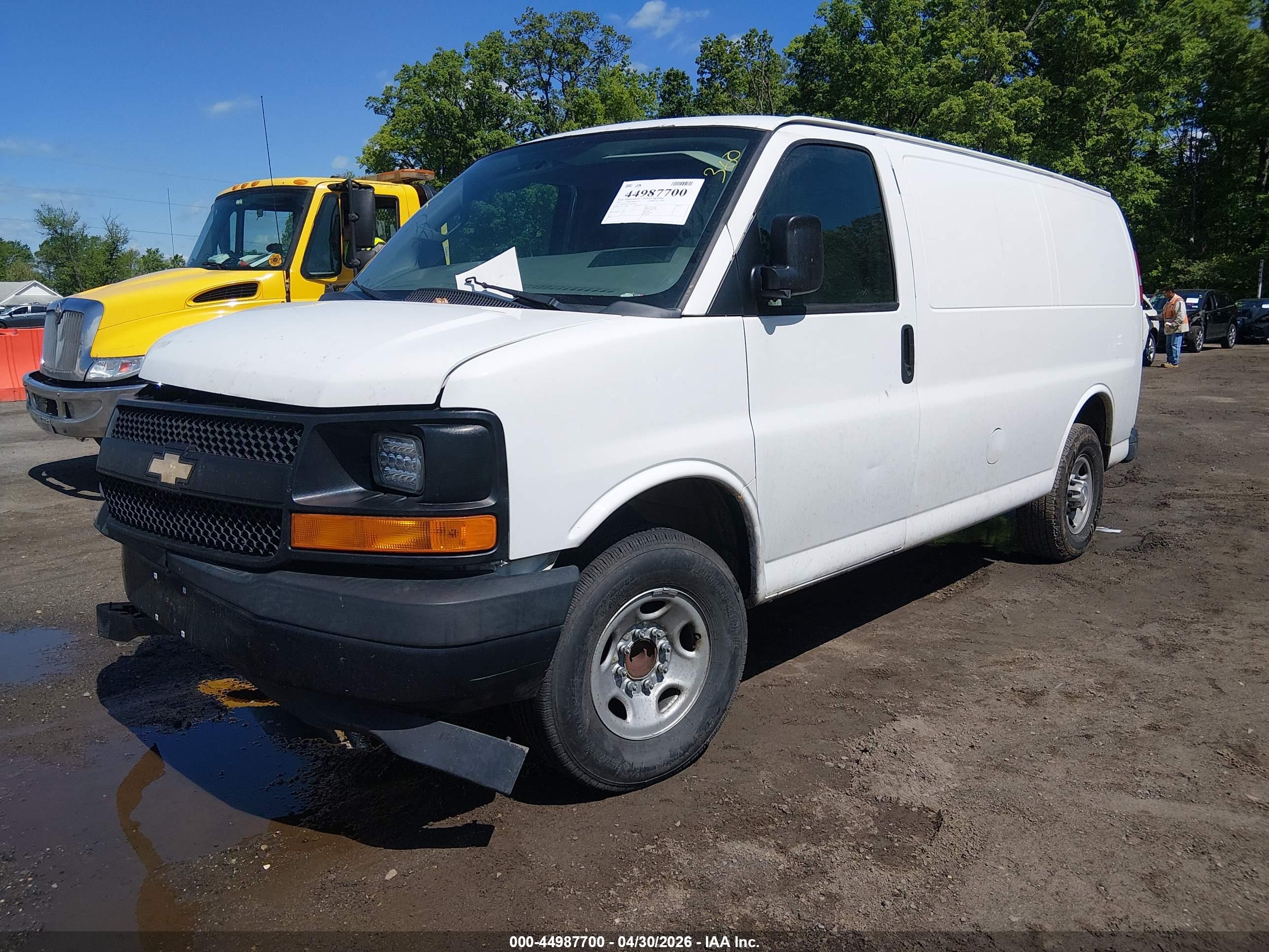 CHEVROLET EXPRESS image 2