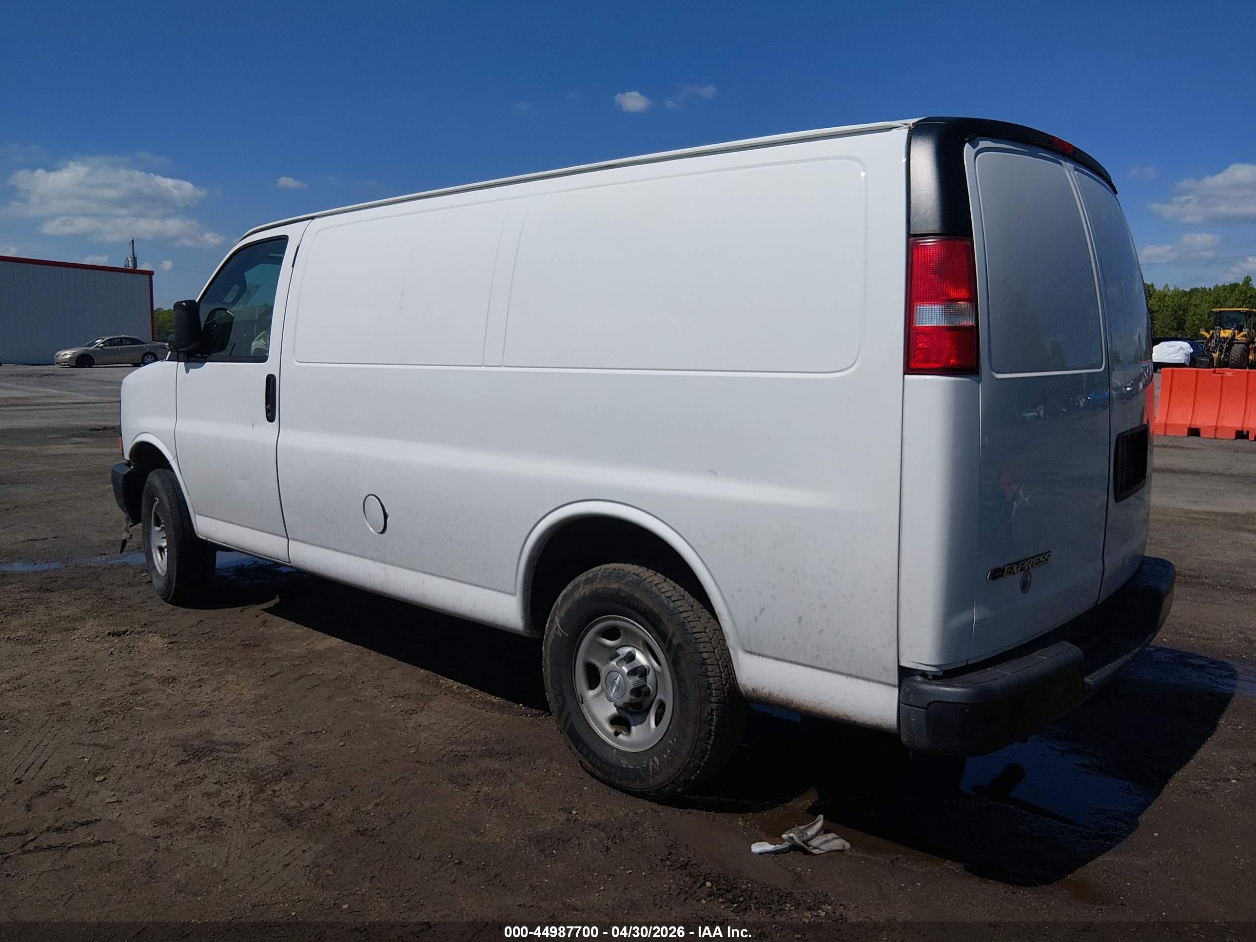 CHEVROLET EXPRESS image 3