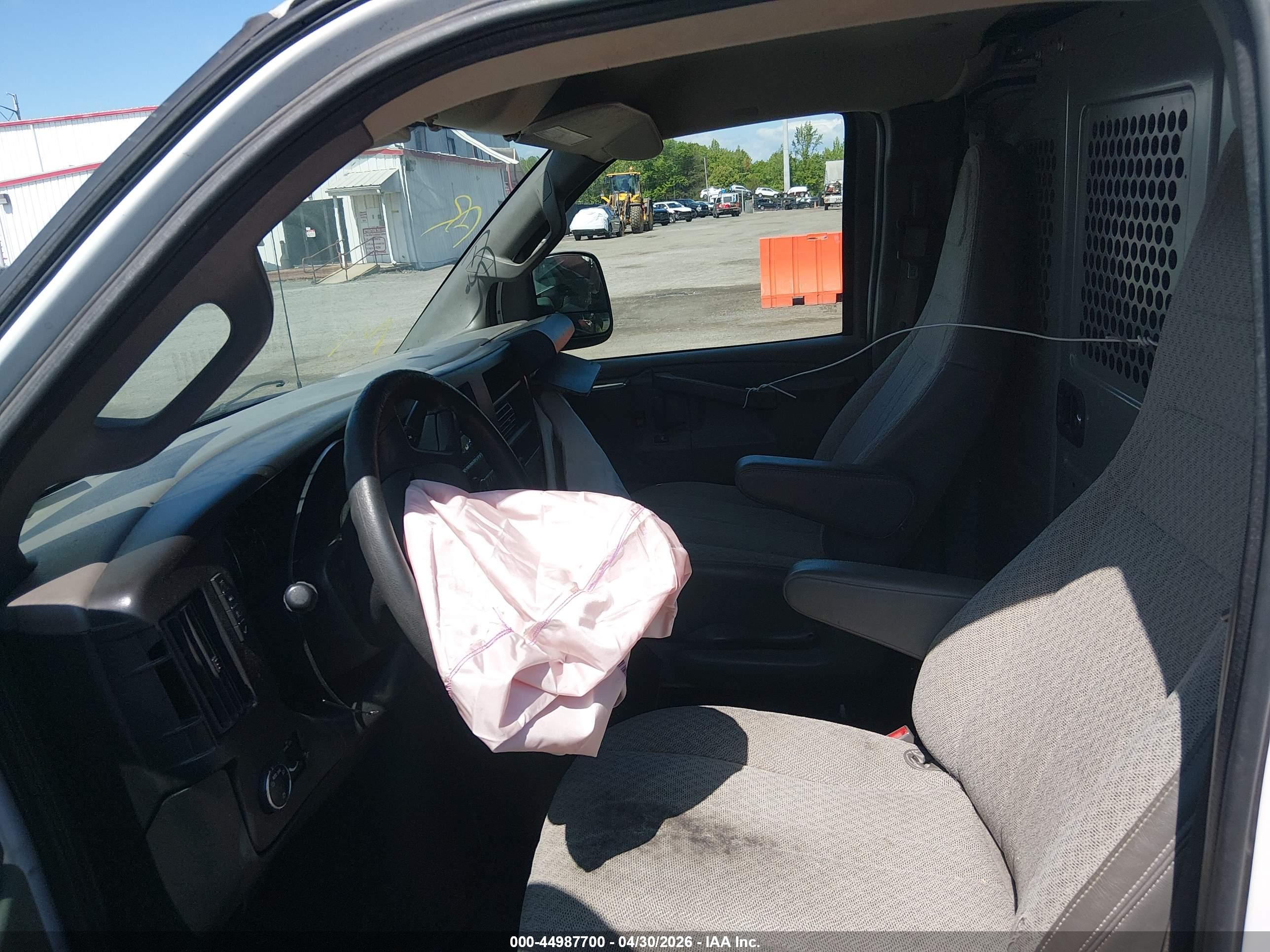 CHEVROLET EXPRESS image 5