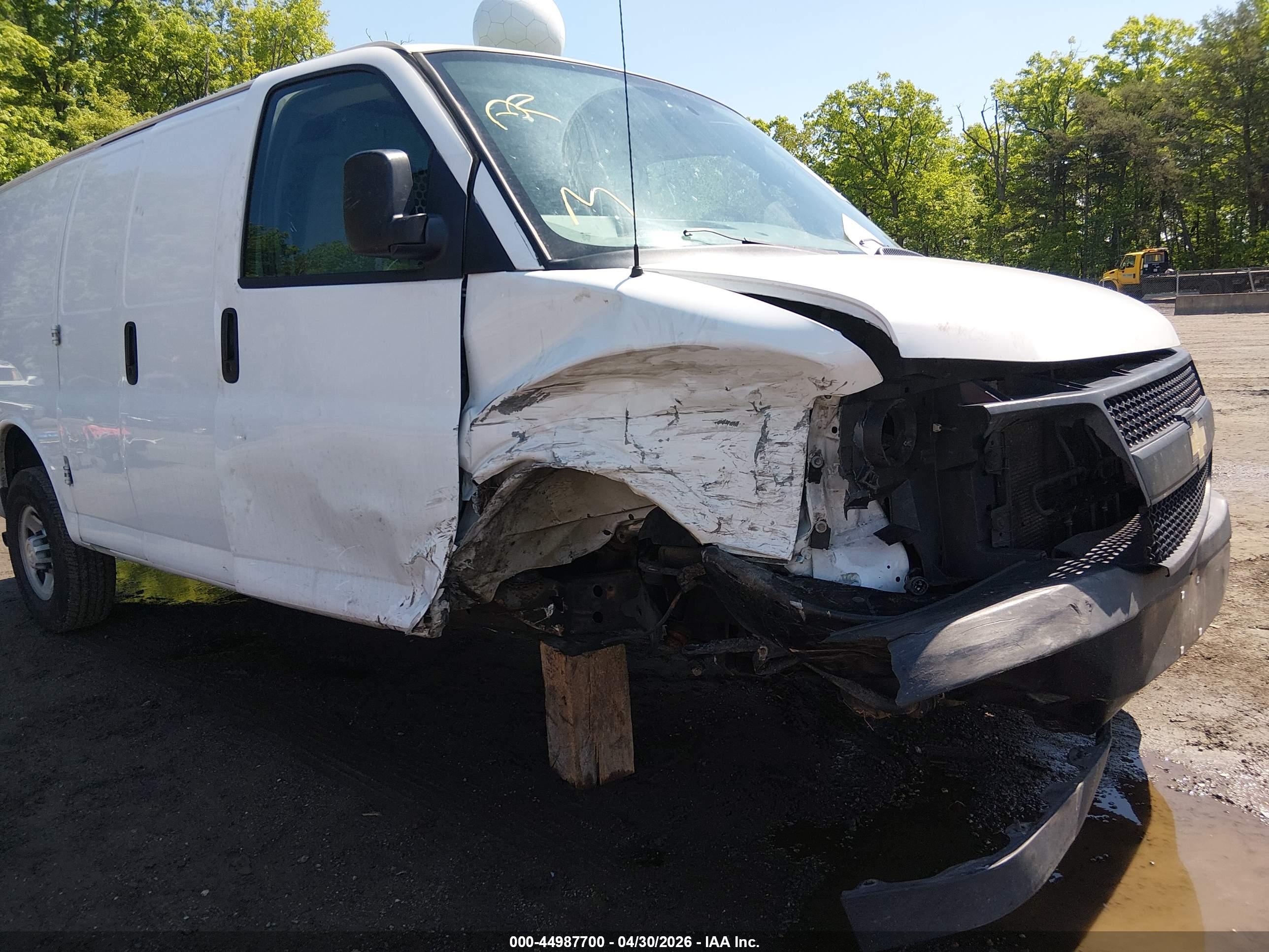 CHEVROLET EXPRESS image 6