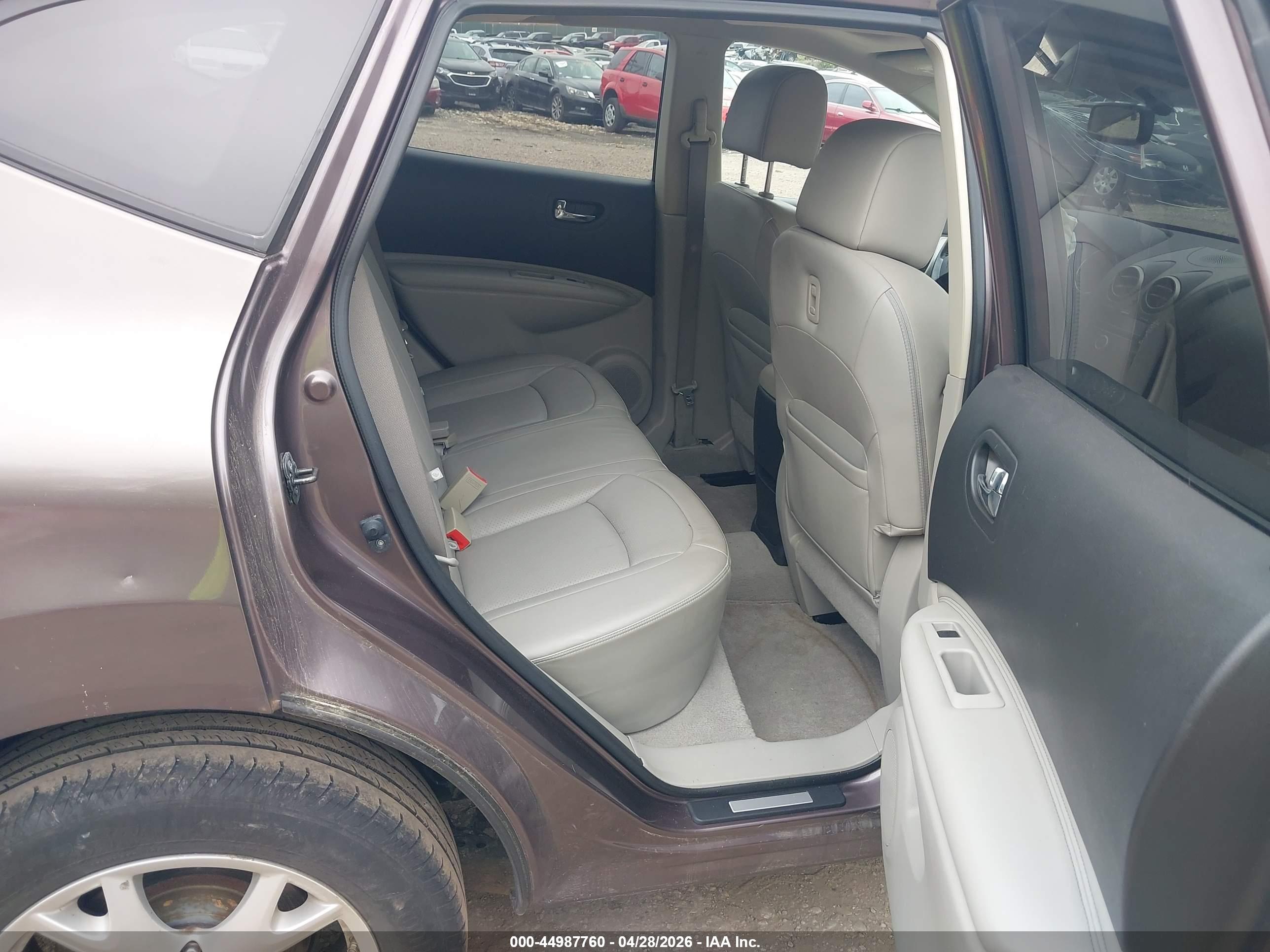 NISSAN ROGUE image 8
