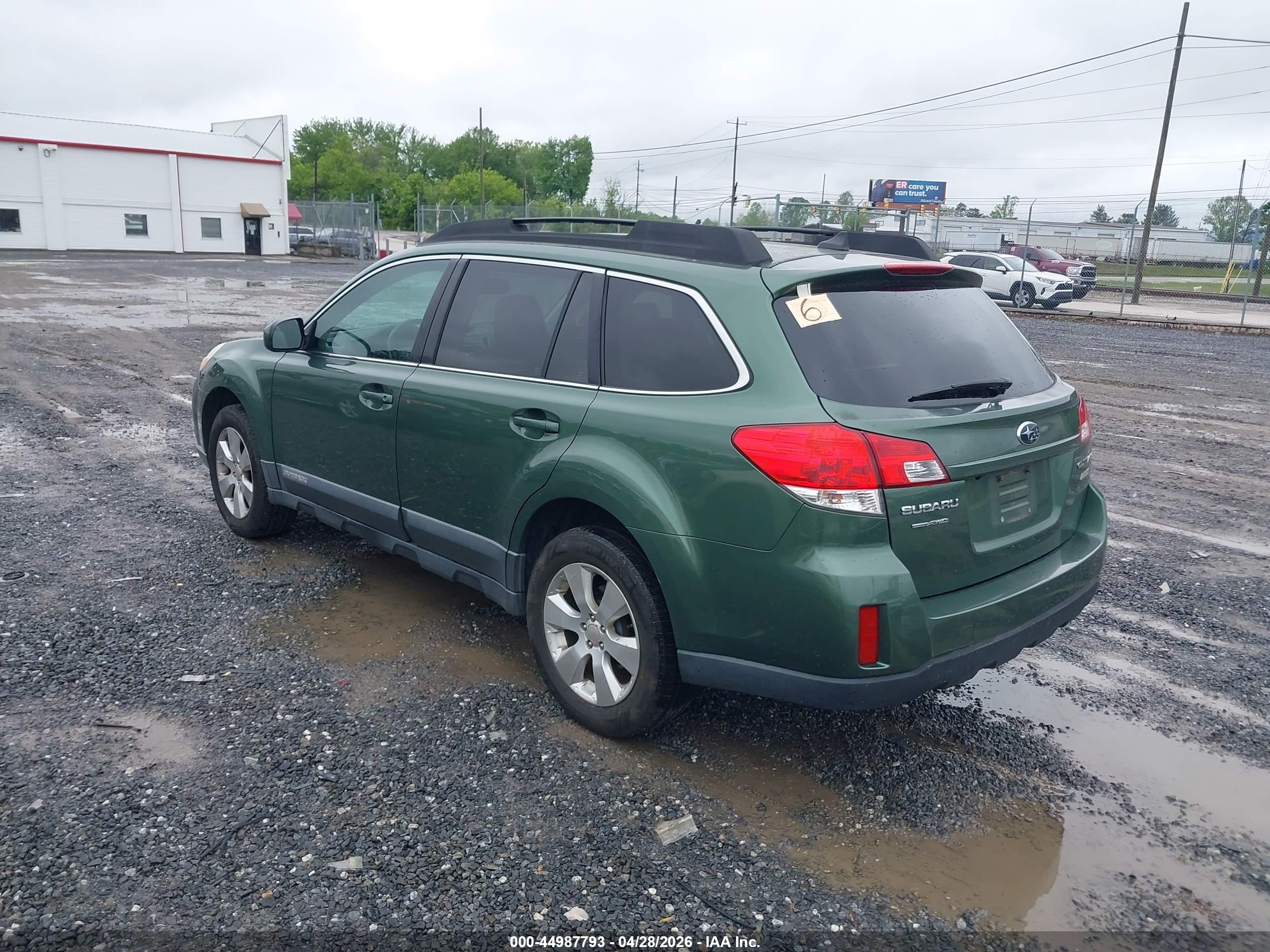 SUBARU OUTBACK image 3