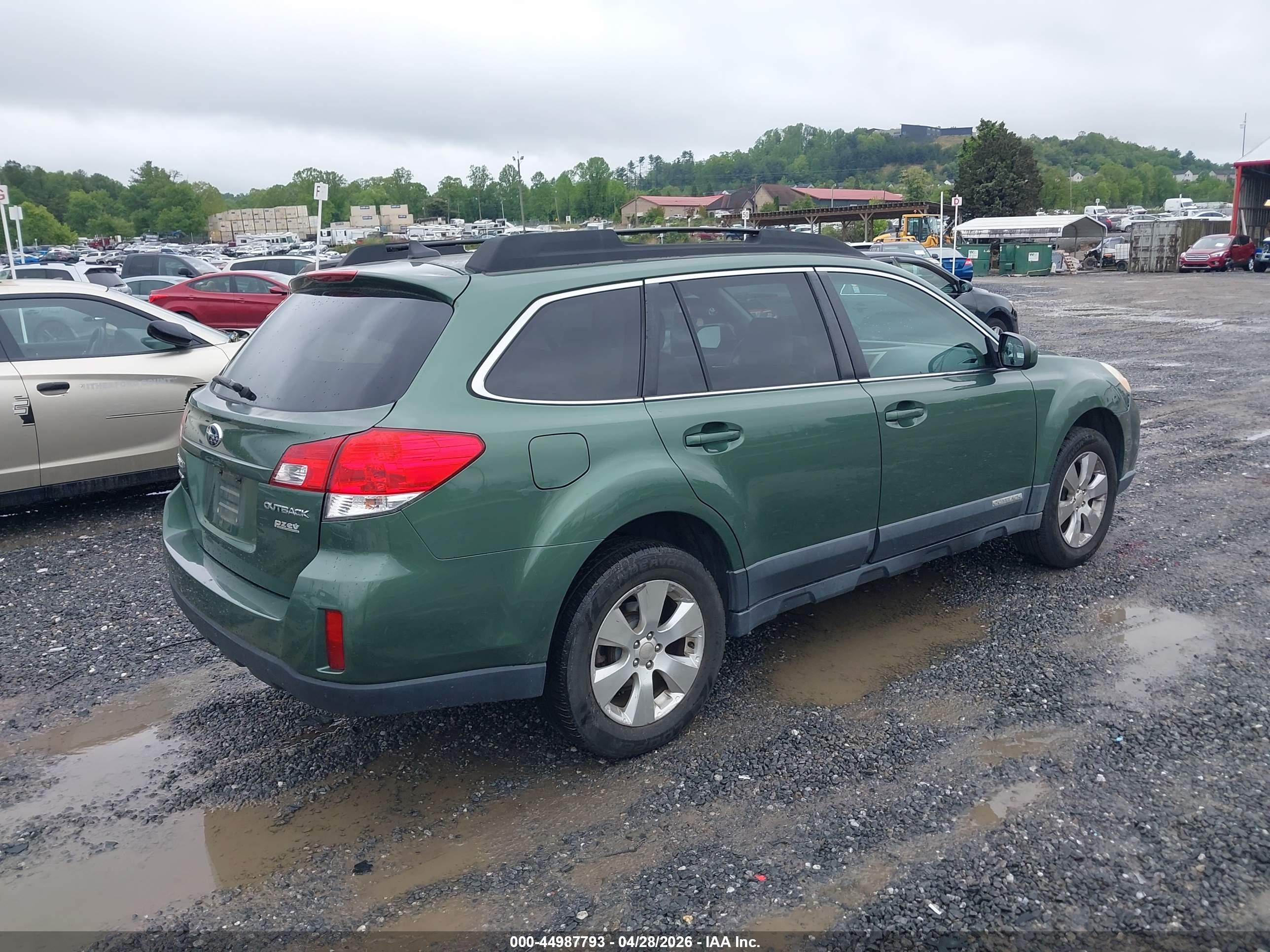 SUBARU OUTBACK image 4