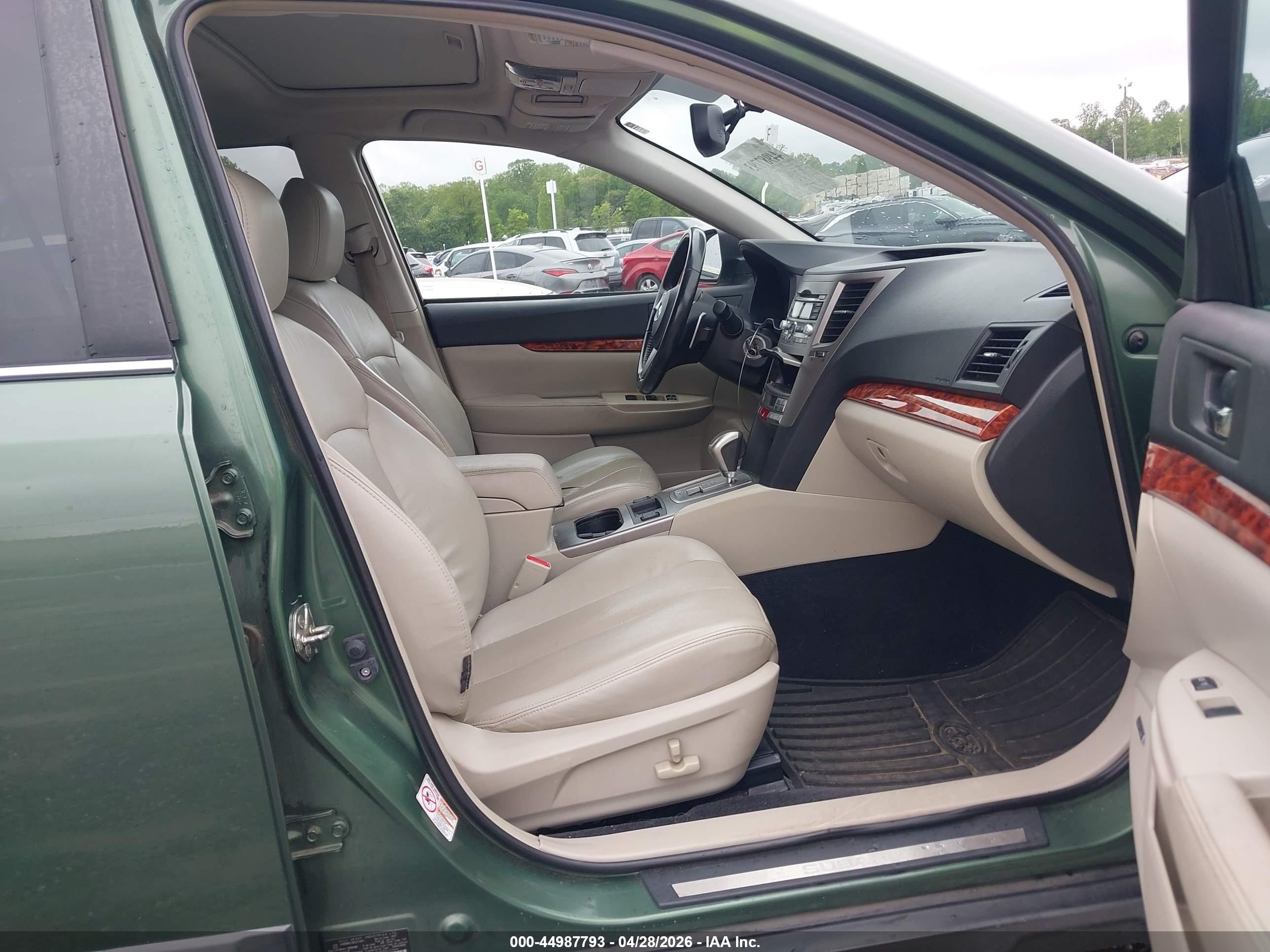 SUBARU OUTBACK image 5