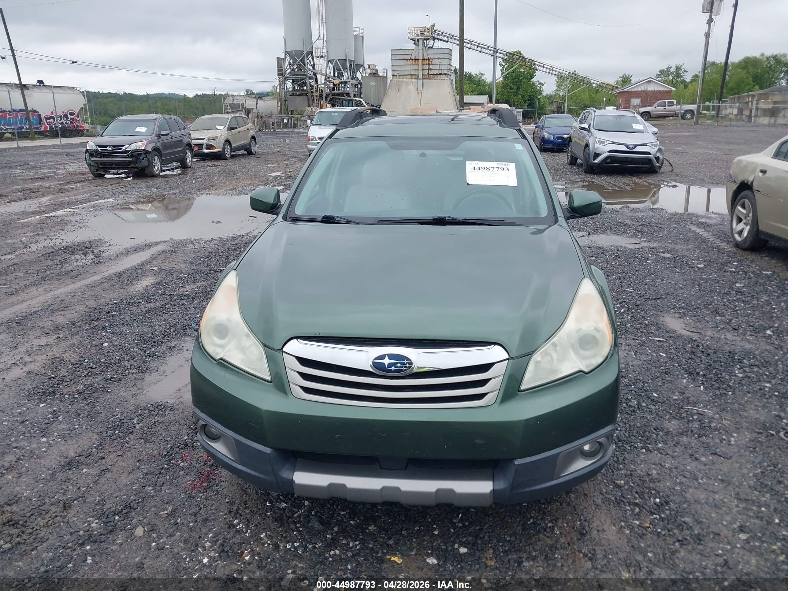 SUBARU OUTBACK image 6