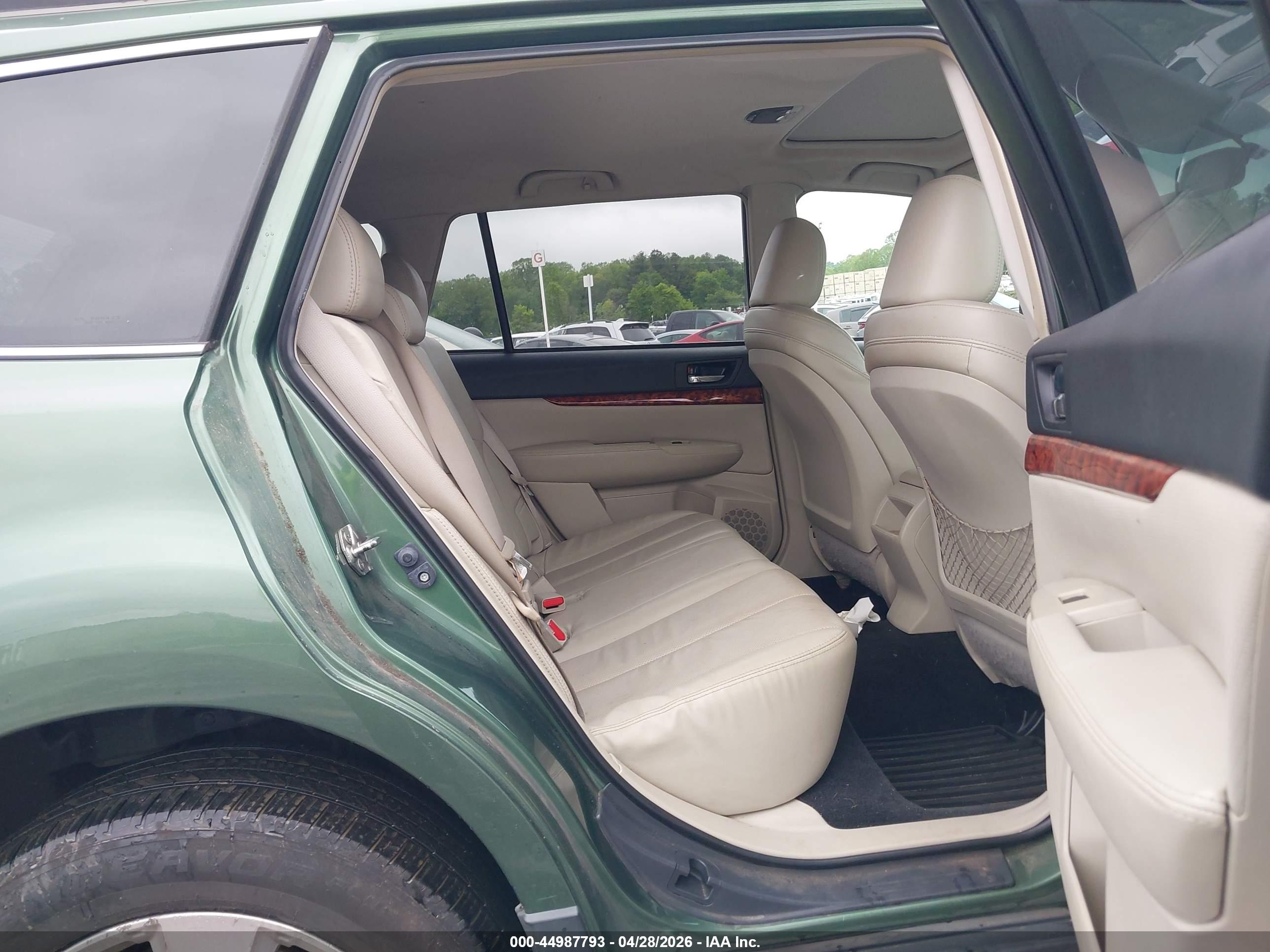 SUBARU OUTBACK image 8
