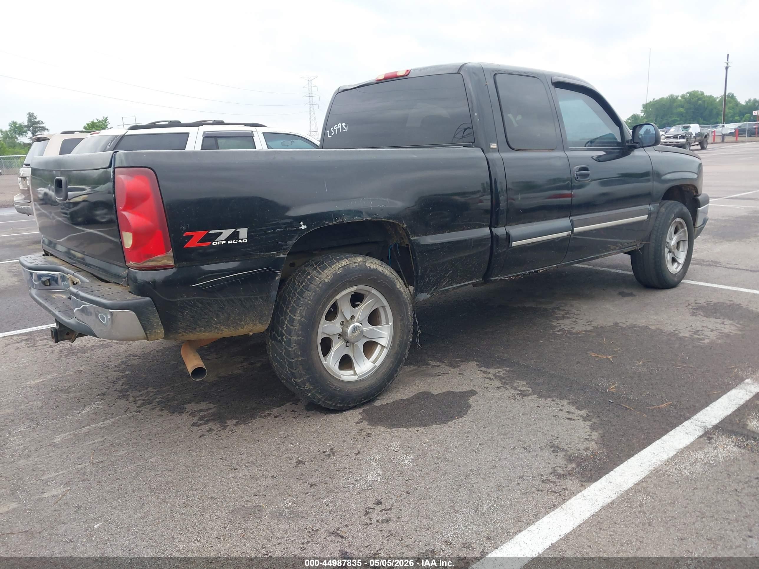 CHEVROLET SILVERADO image 4