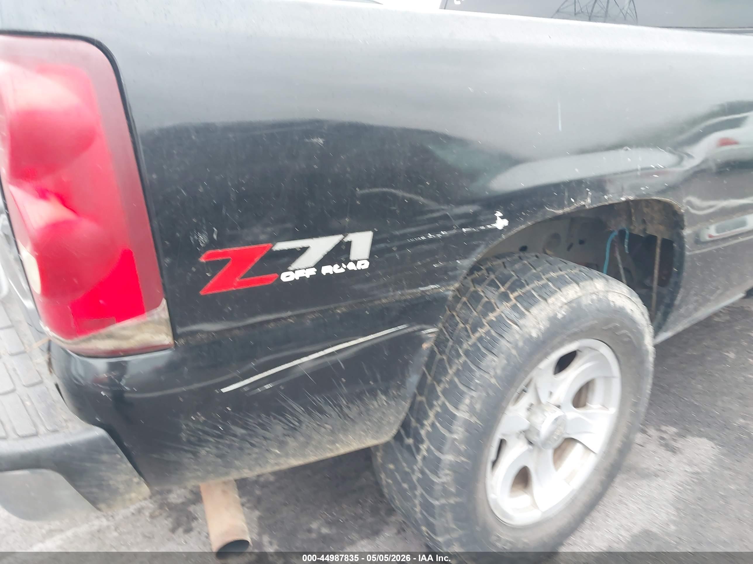 CHEVROLET SILVERADO image 6