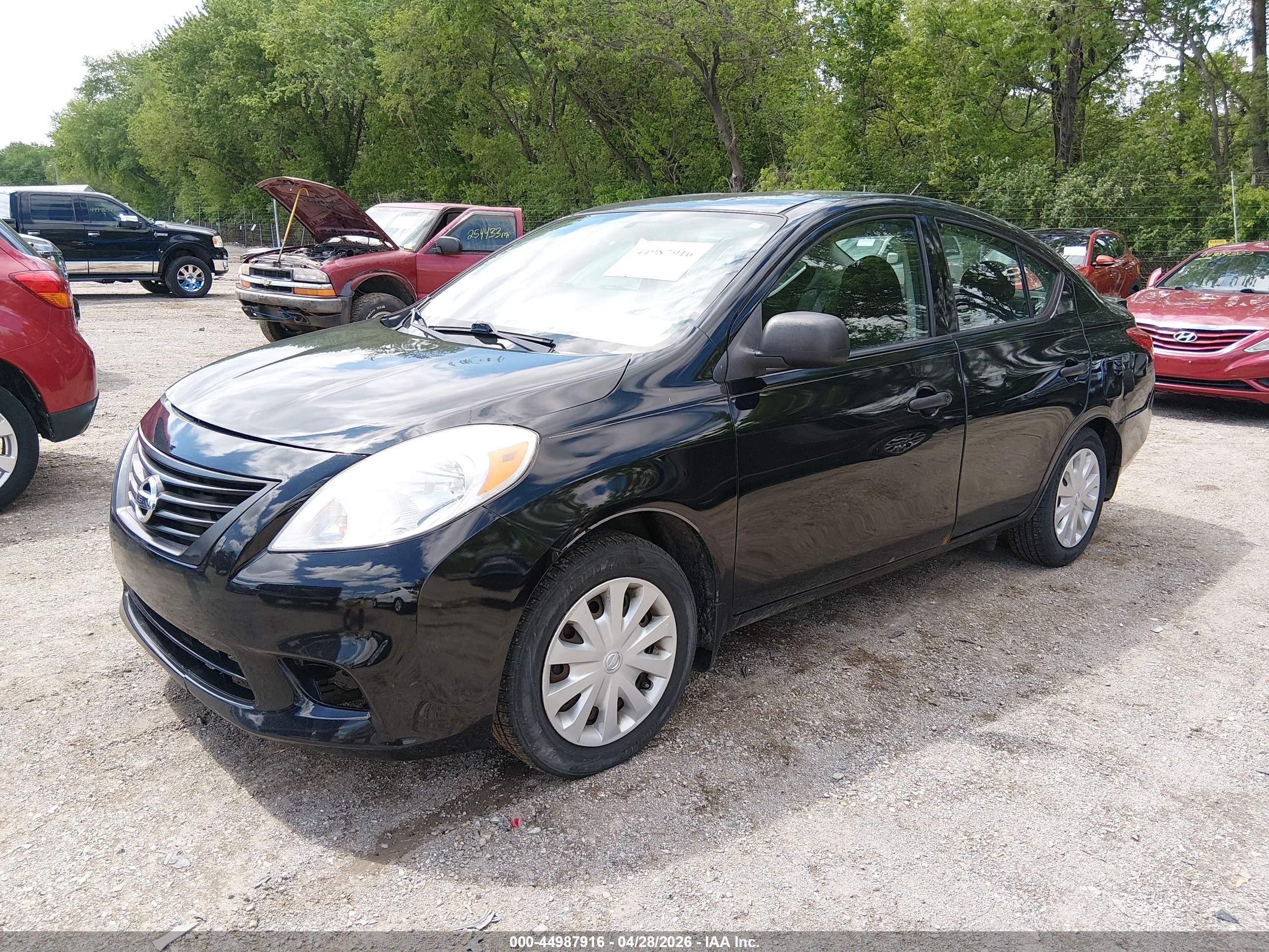 NISSAN VERSA image 2