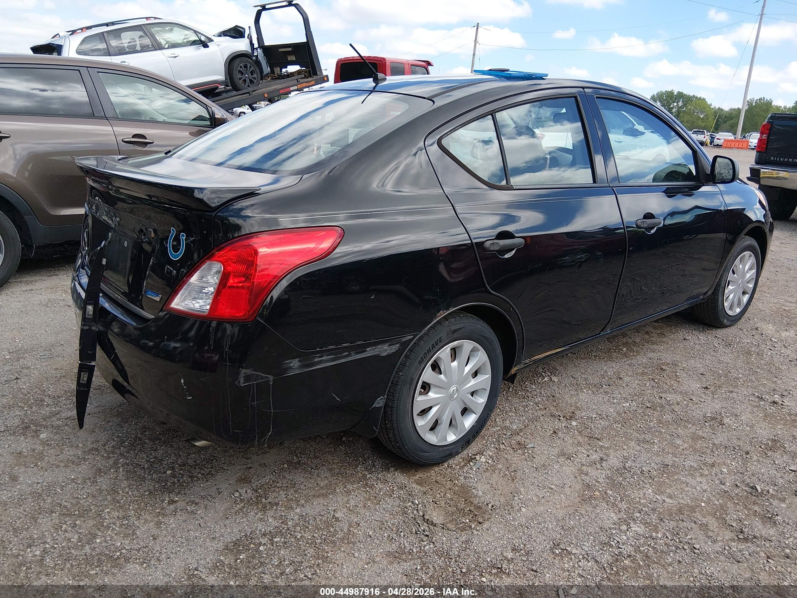 NISSAN VERSA image 4