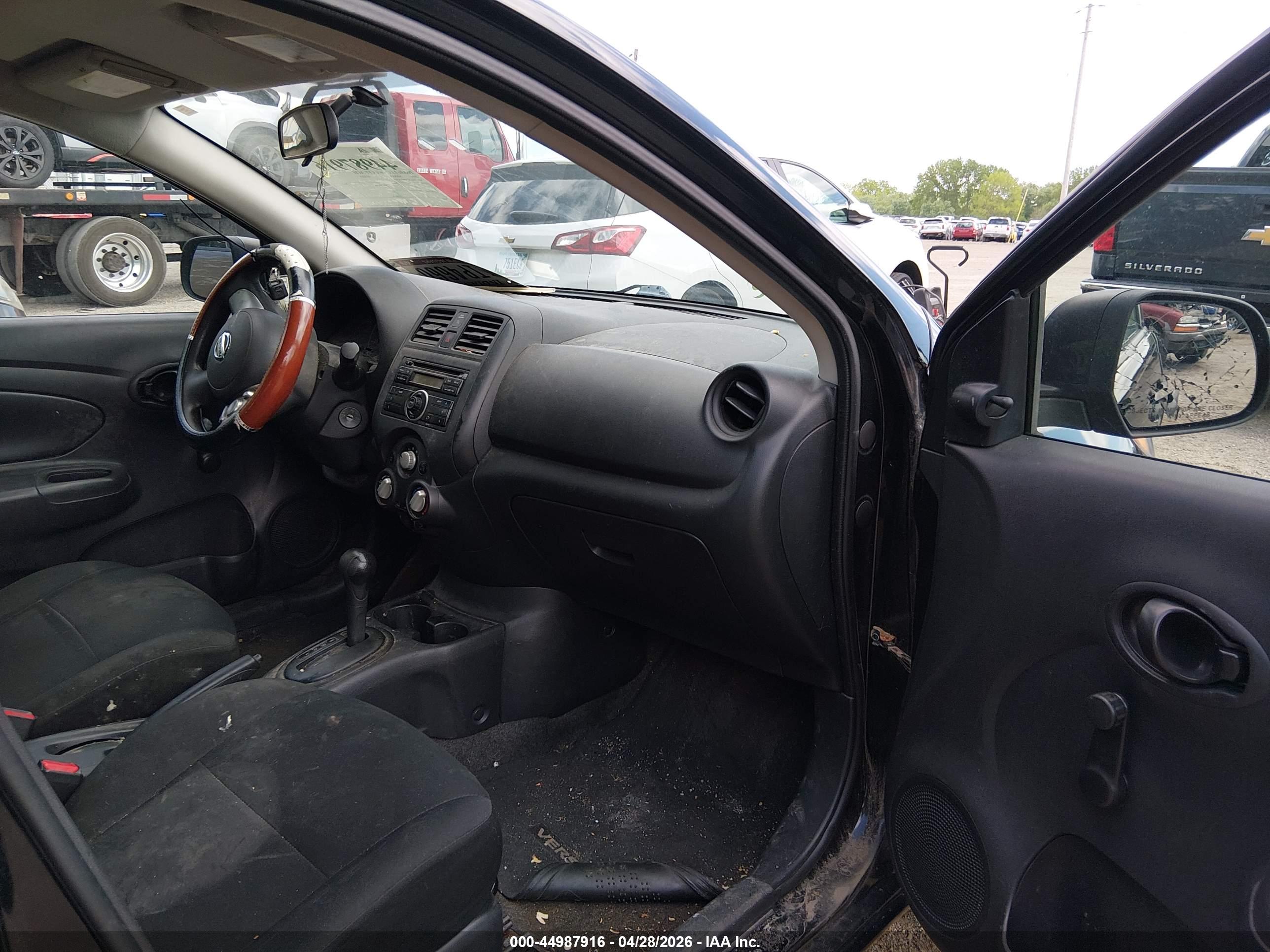 NISSAN VERSA image 5