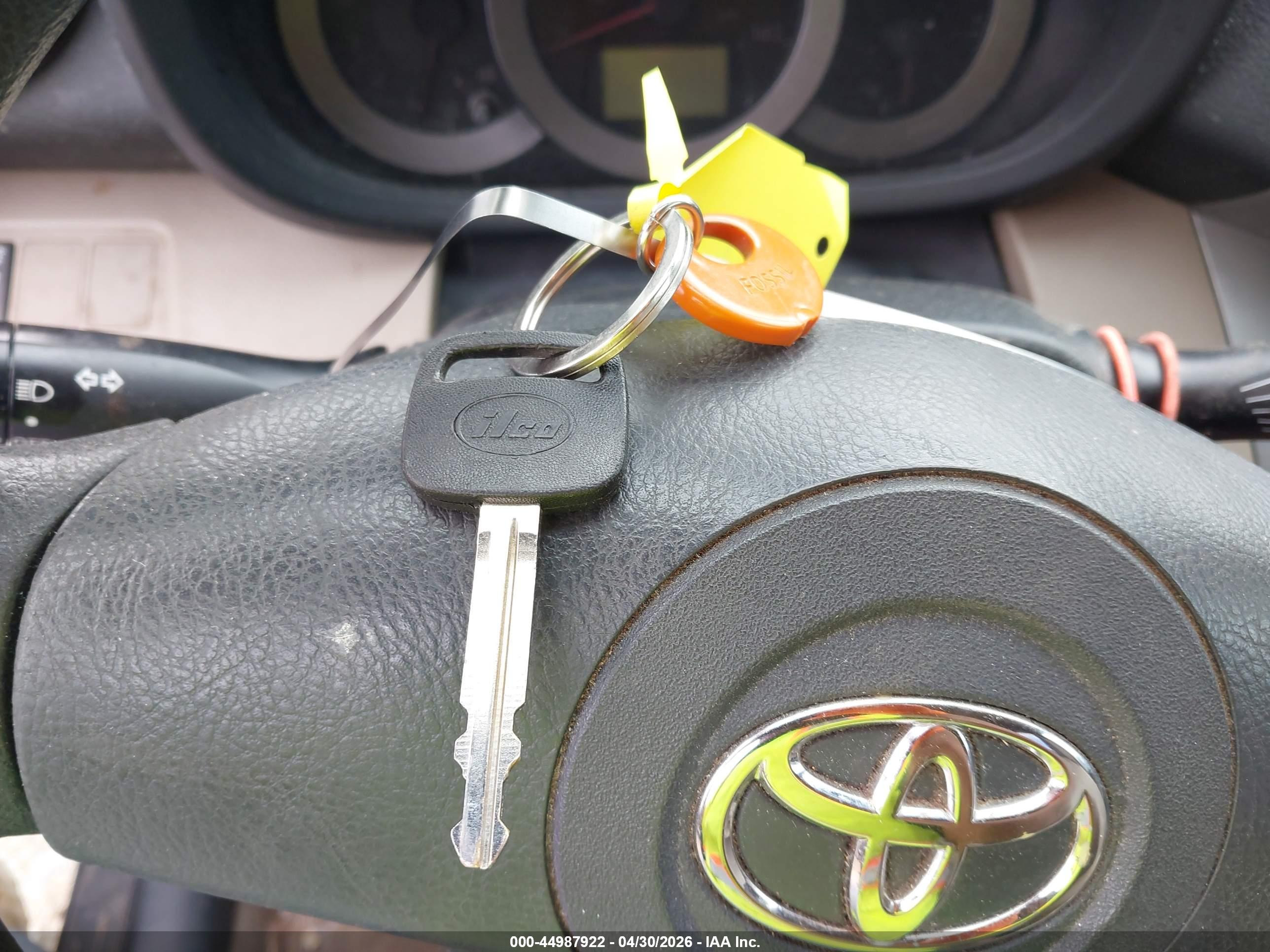 TOYOTA RAV4 image 11