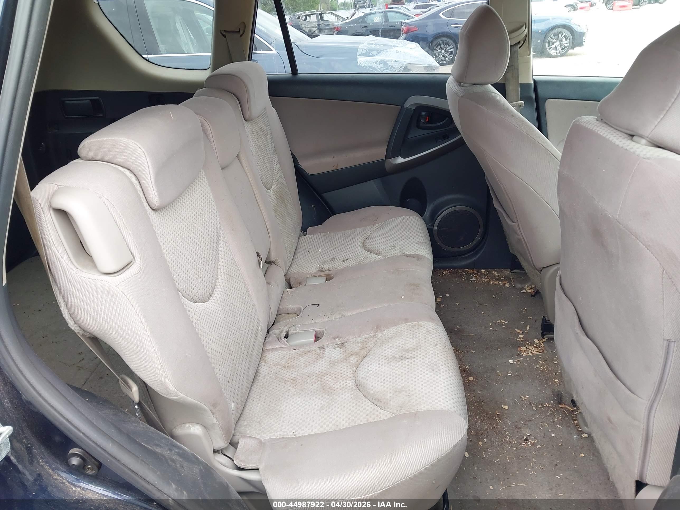 TOYOTA RAV4 image 8