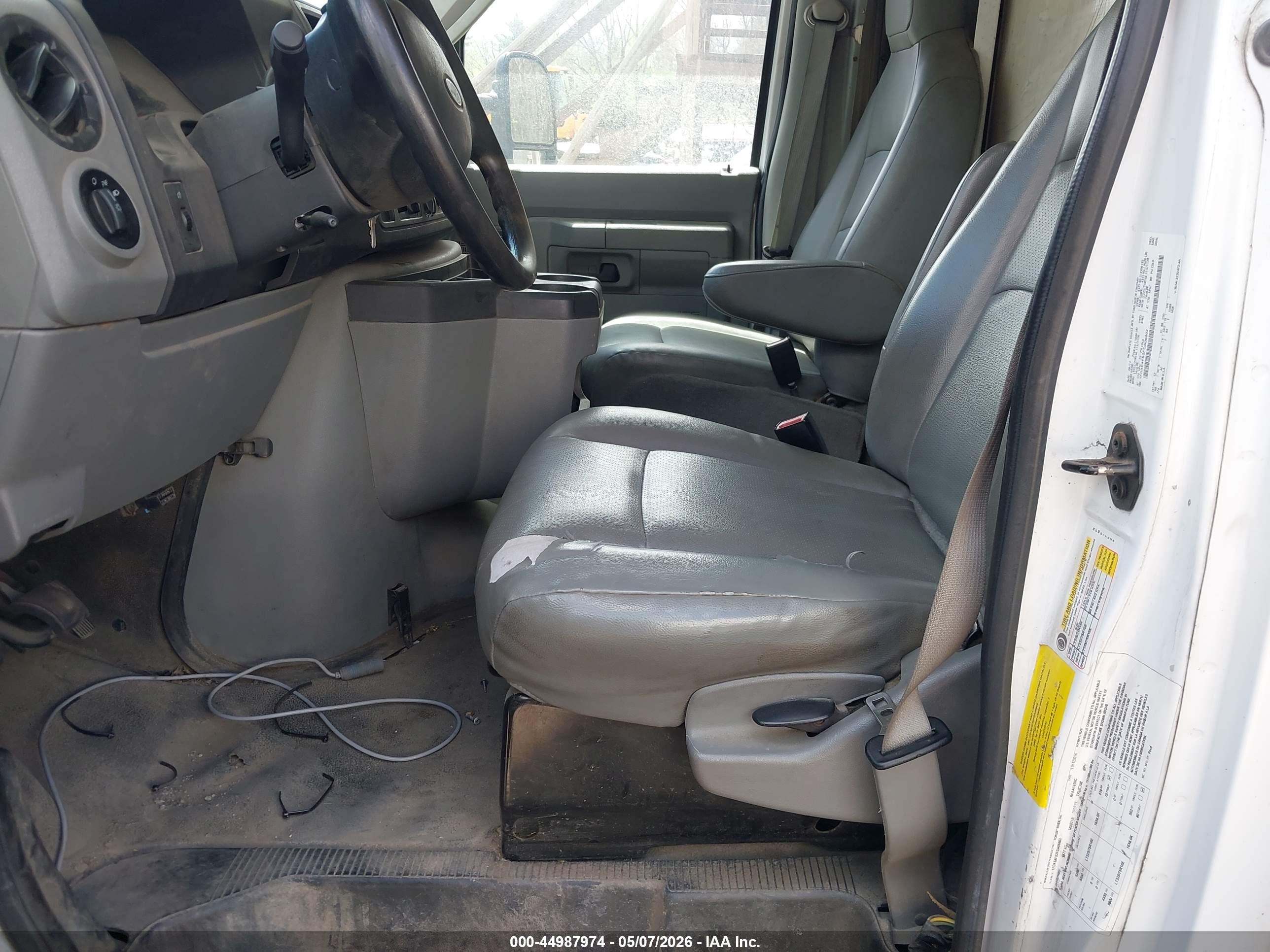 FORD E-450 image 8